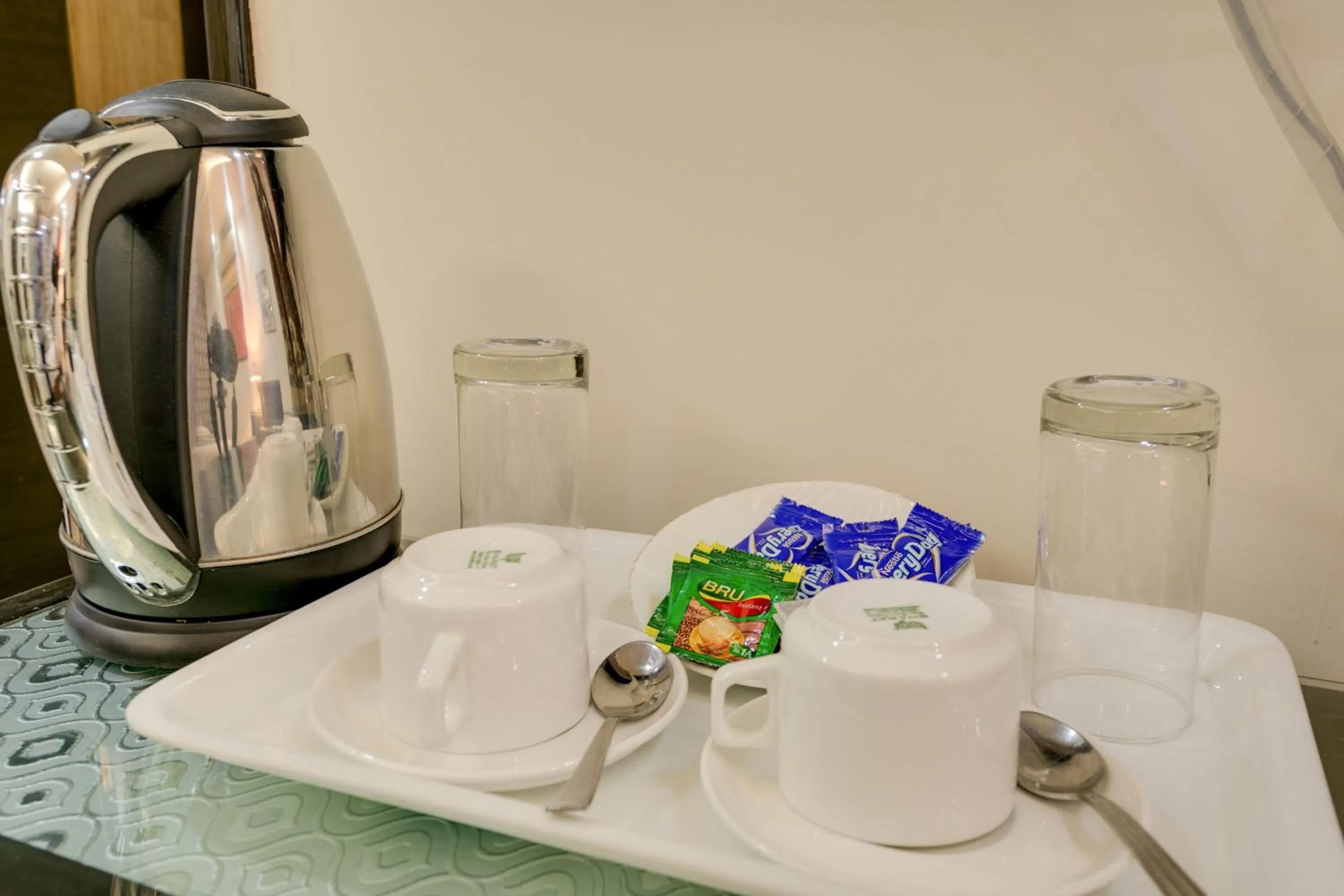 Coffee/tea facilities in Hermitage by The Cosy Hotels Near Lotus Temple