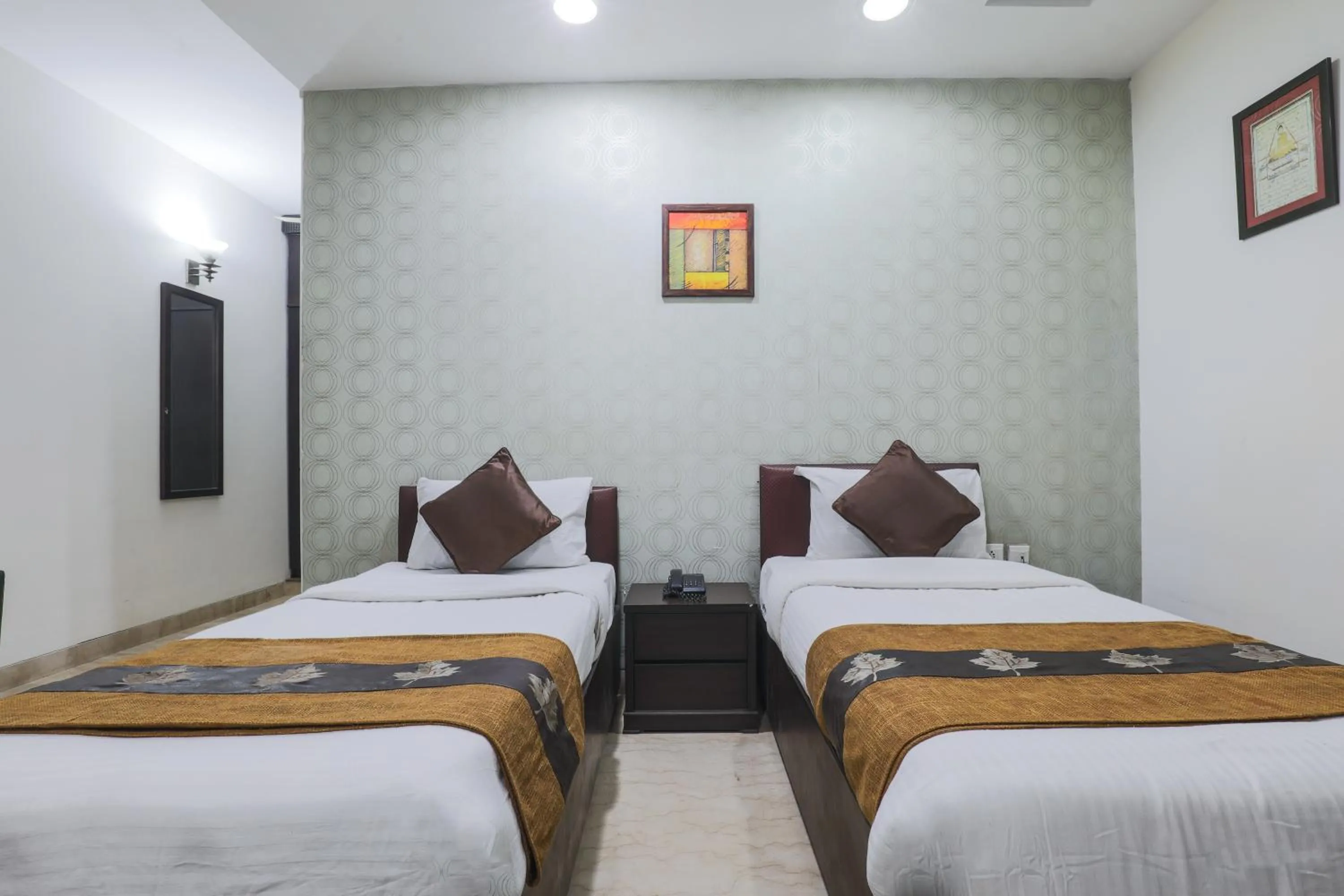 Photo of the whole room, Bed in Hermitage by The Cosy Hotels Near Lotus Temple