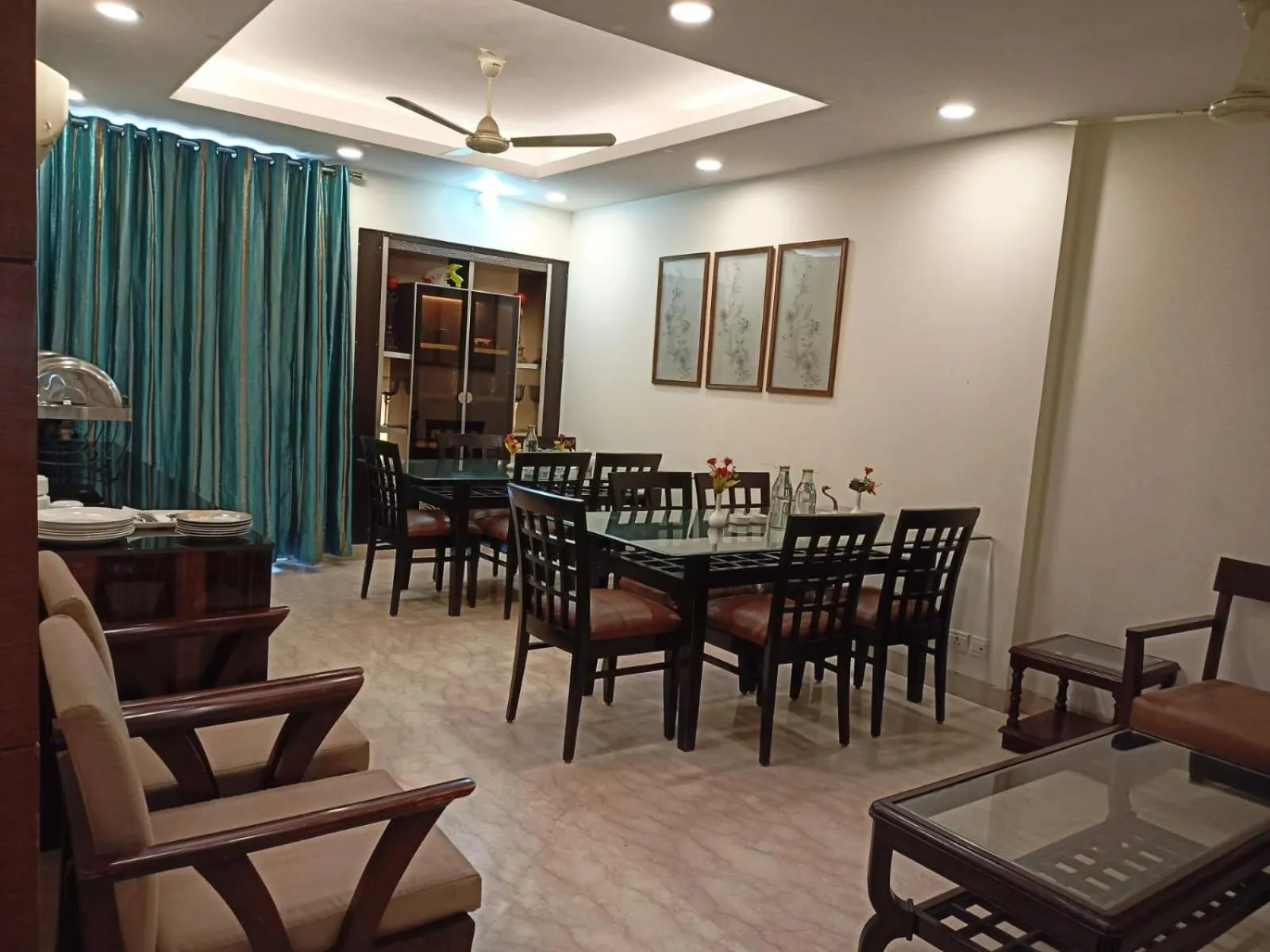 Restaurant/places to eat in Hermitage by The Cosy Hotels Near Lotus Temple