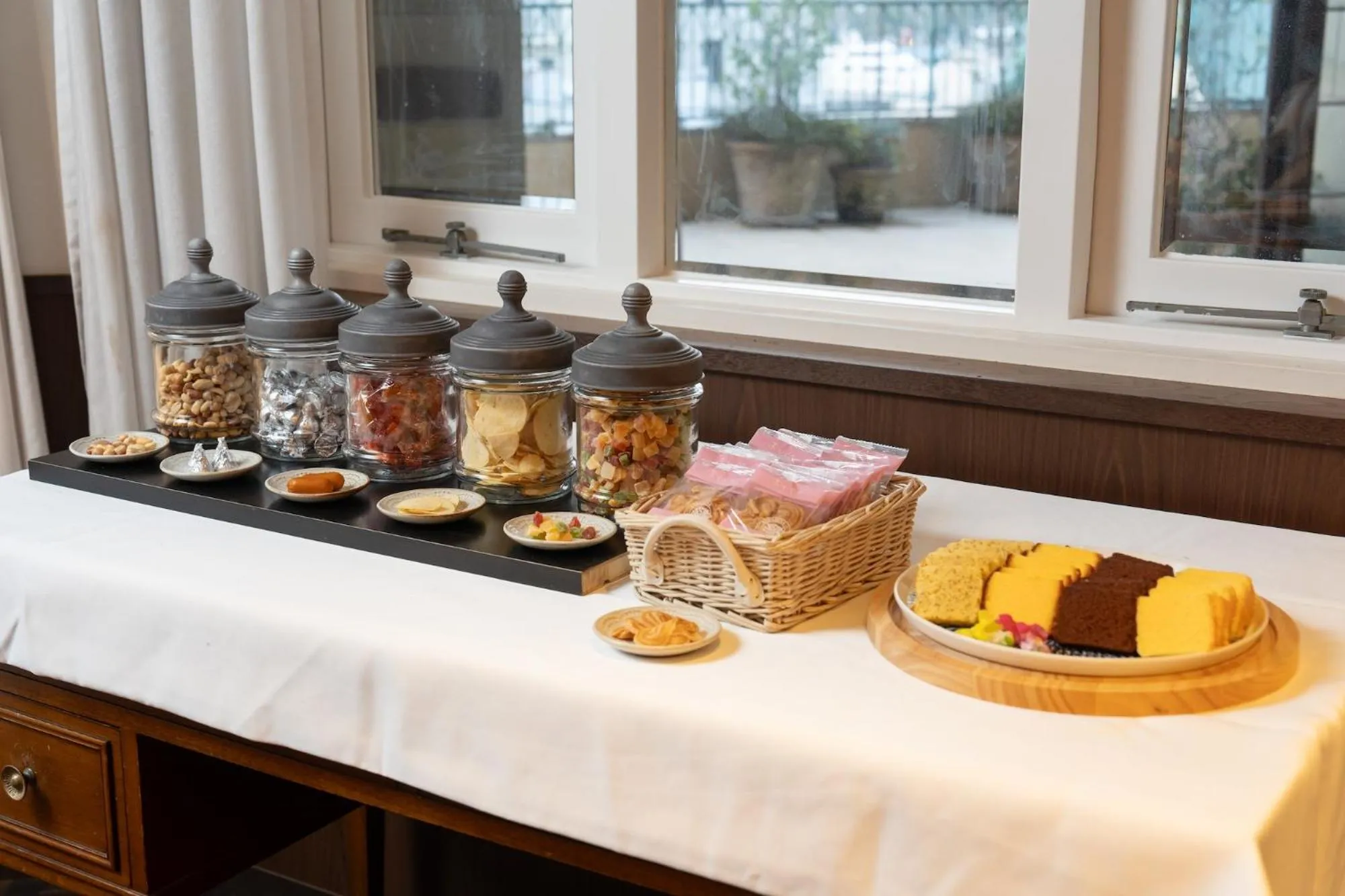Communal lounge/ TV room in Setre Glover's House Nagasaki