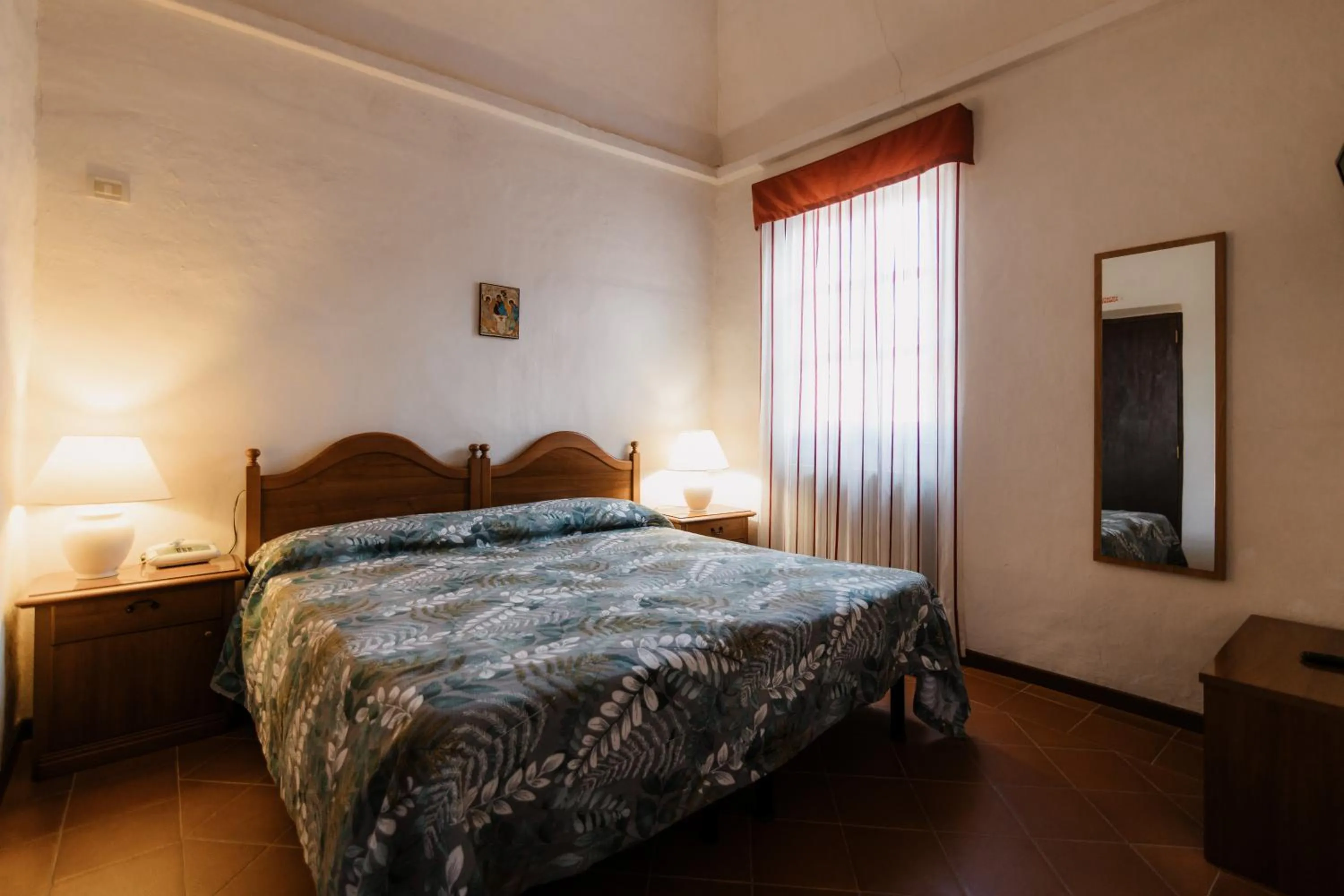 Casa REGINA MONTIS REGALIS