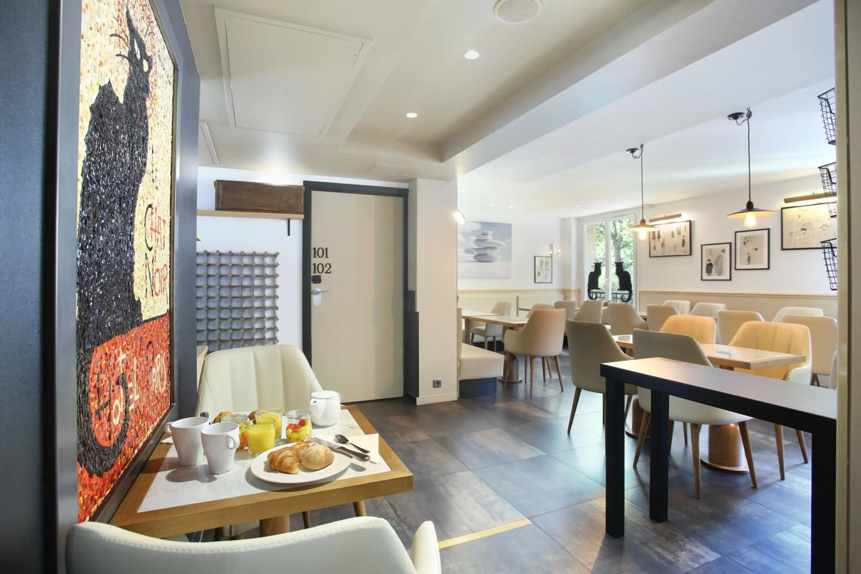 Breakfast in Hotel Le Chat Noir