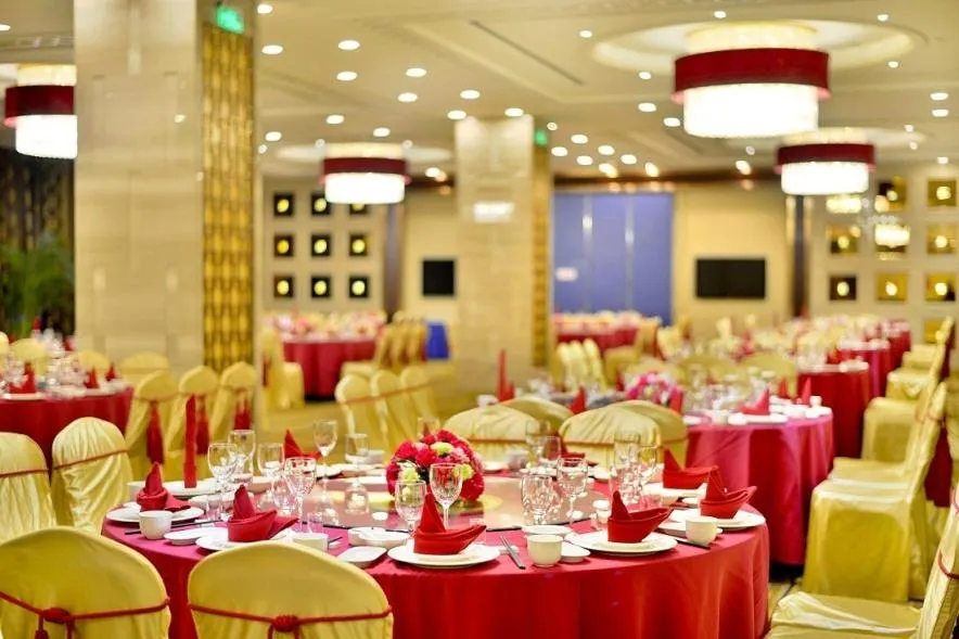 Restaurant/places to eat in Zheng fang yuan international Hotel