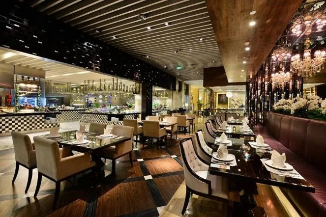 Restaurant/places to eat in Zheng fang yuan international Hotel