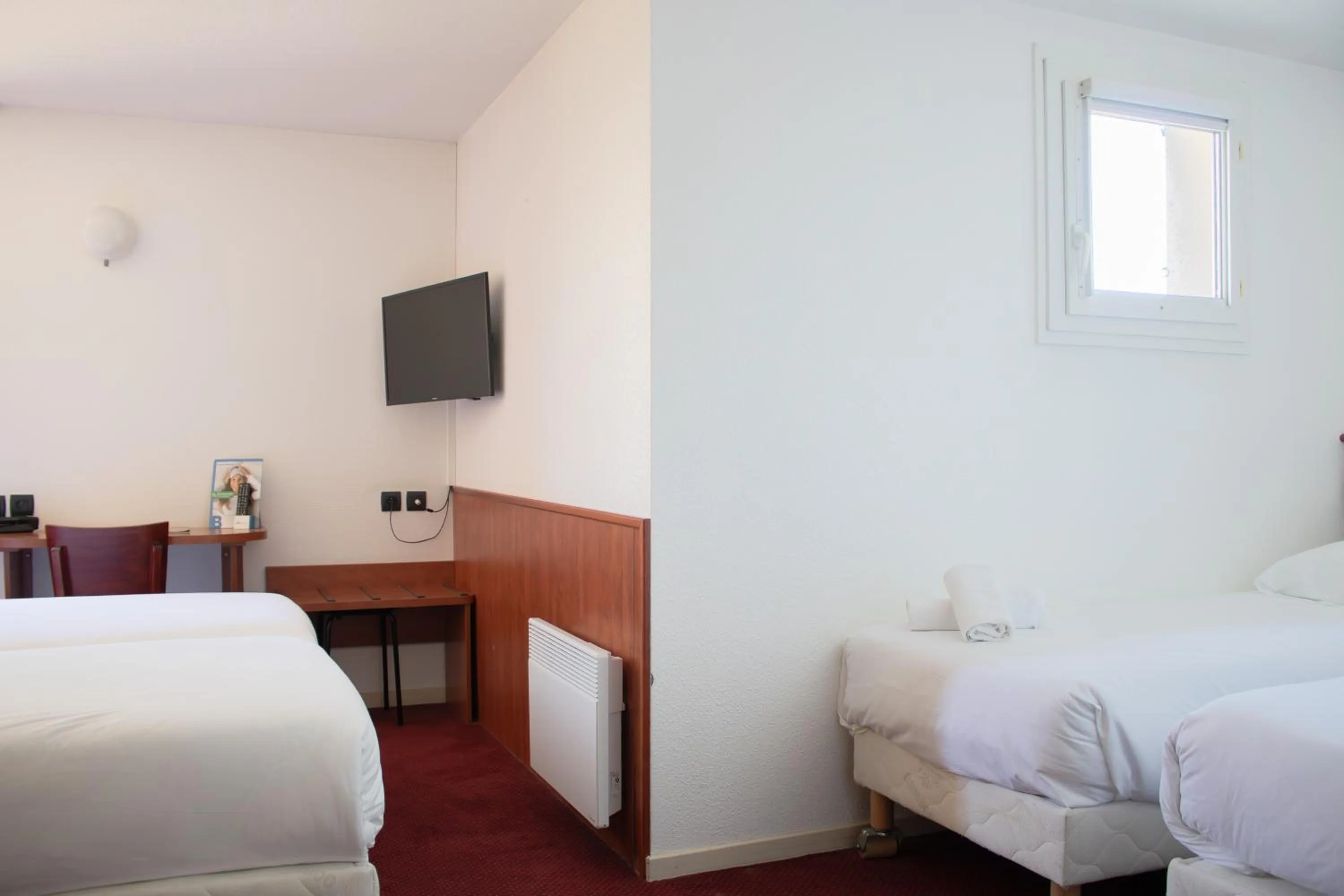 Bedroom, Bed in Brit Hotel Agen - L'Aquitaine