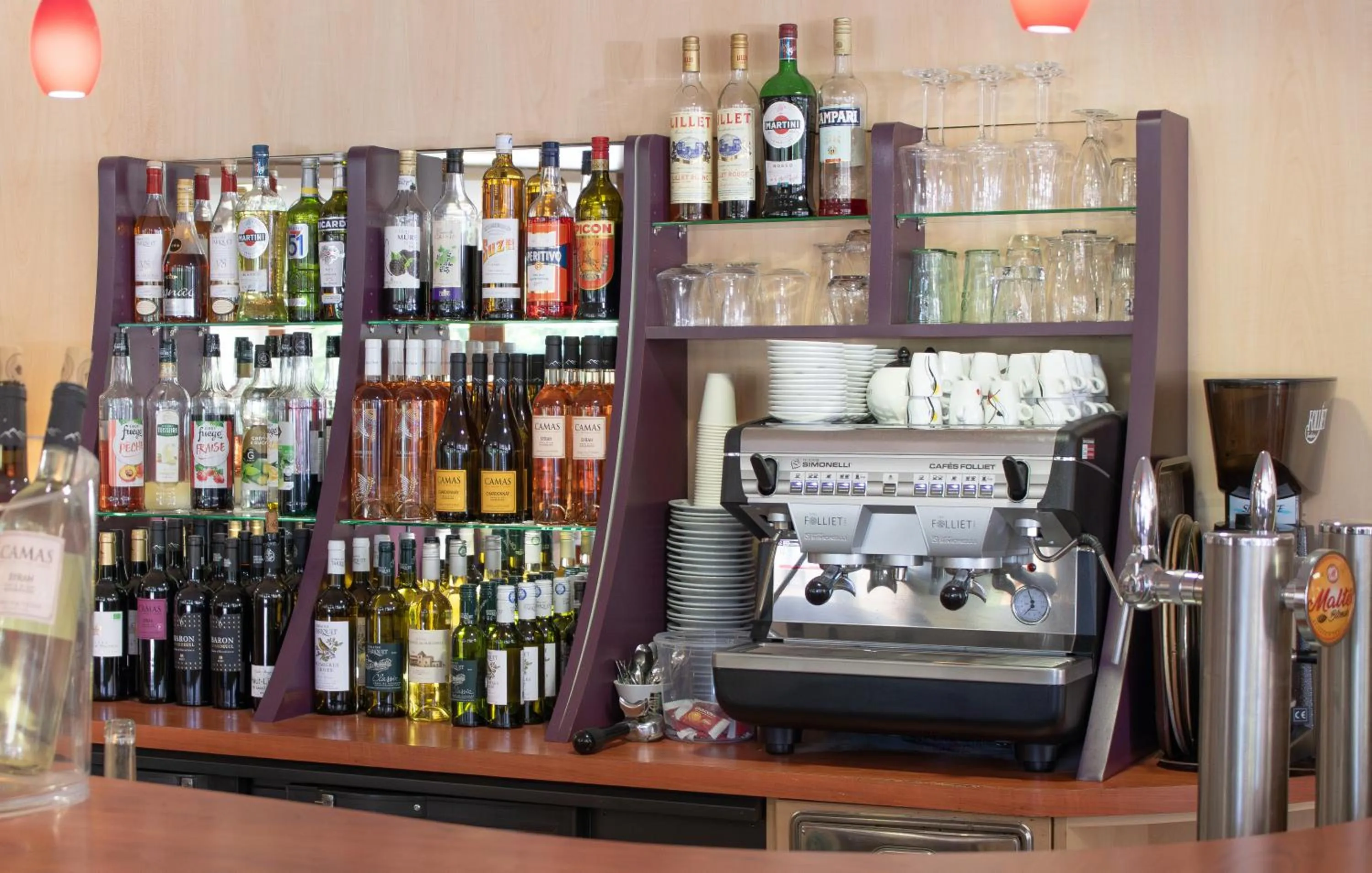 Lounge or bar in Brit Hotel Agen - L'Aquitaine