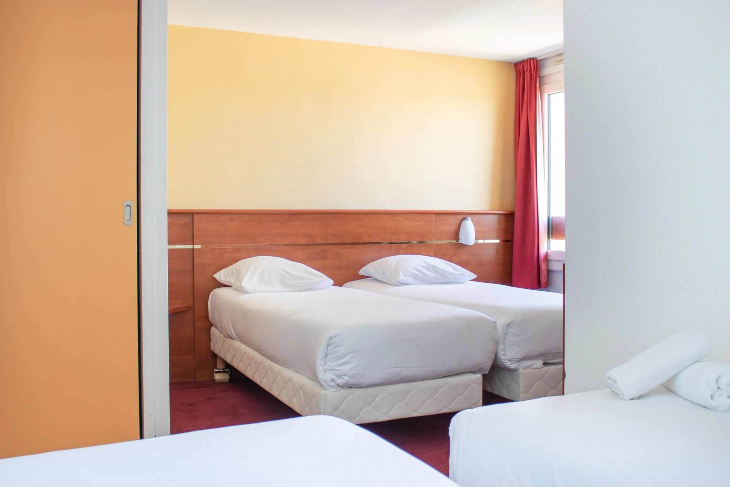 Bedroom, Bed in Brit Hotel Agen - L'Aquitaine