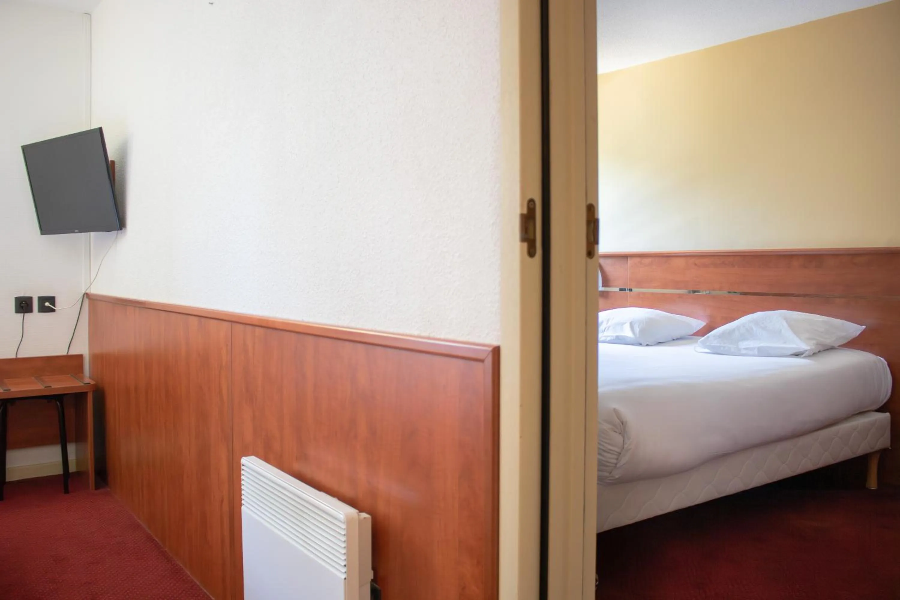 Bedroom, Bed in Brit Hotel Agen - L'Aquitaine