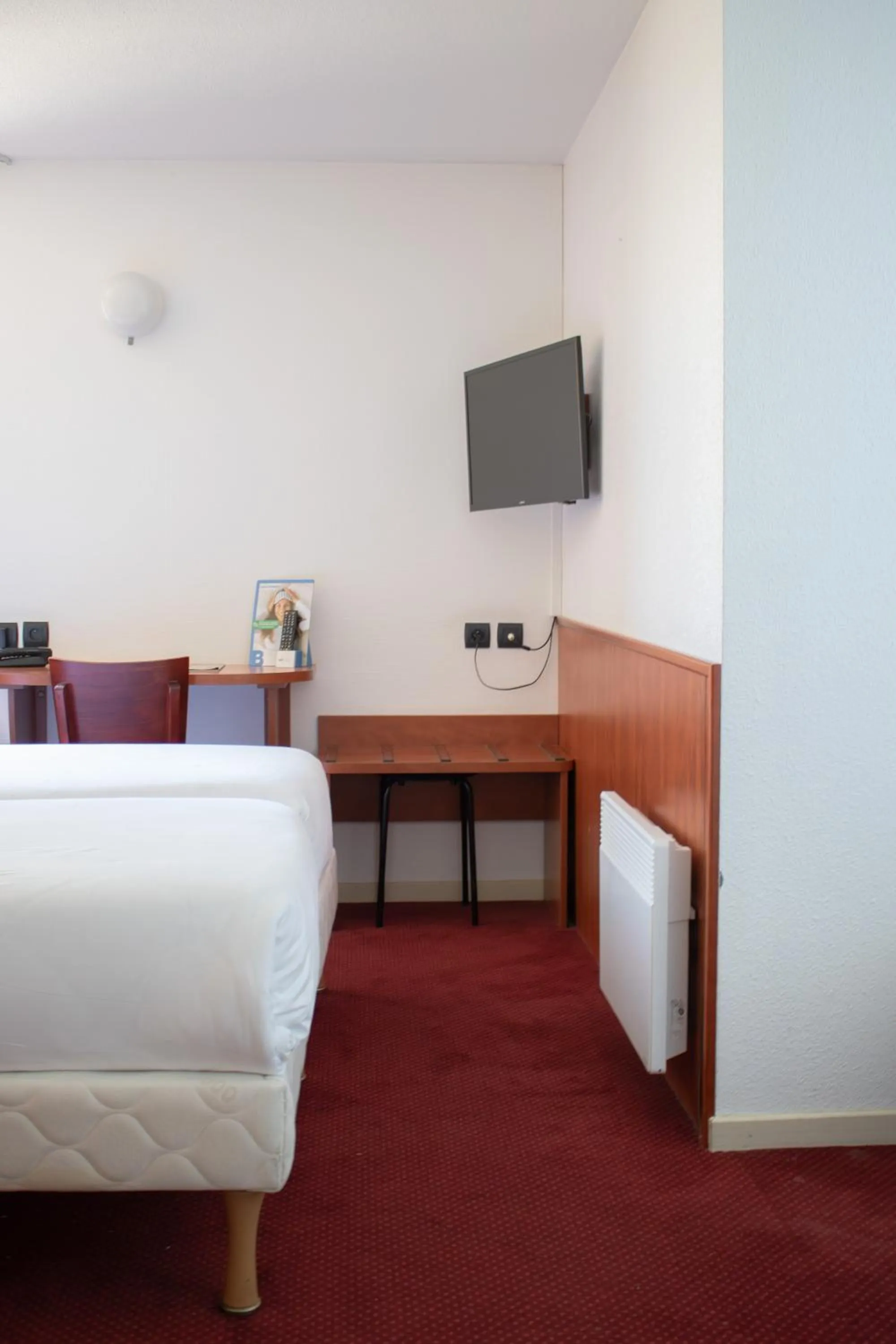 Bedroom, Bed in Brit Hotel Agen - L'Aquitaine