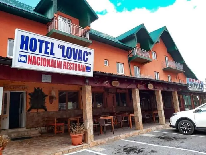 One-Bedroom Apartment with Balcony in Hotel Lovac