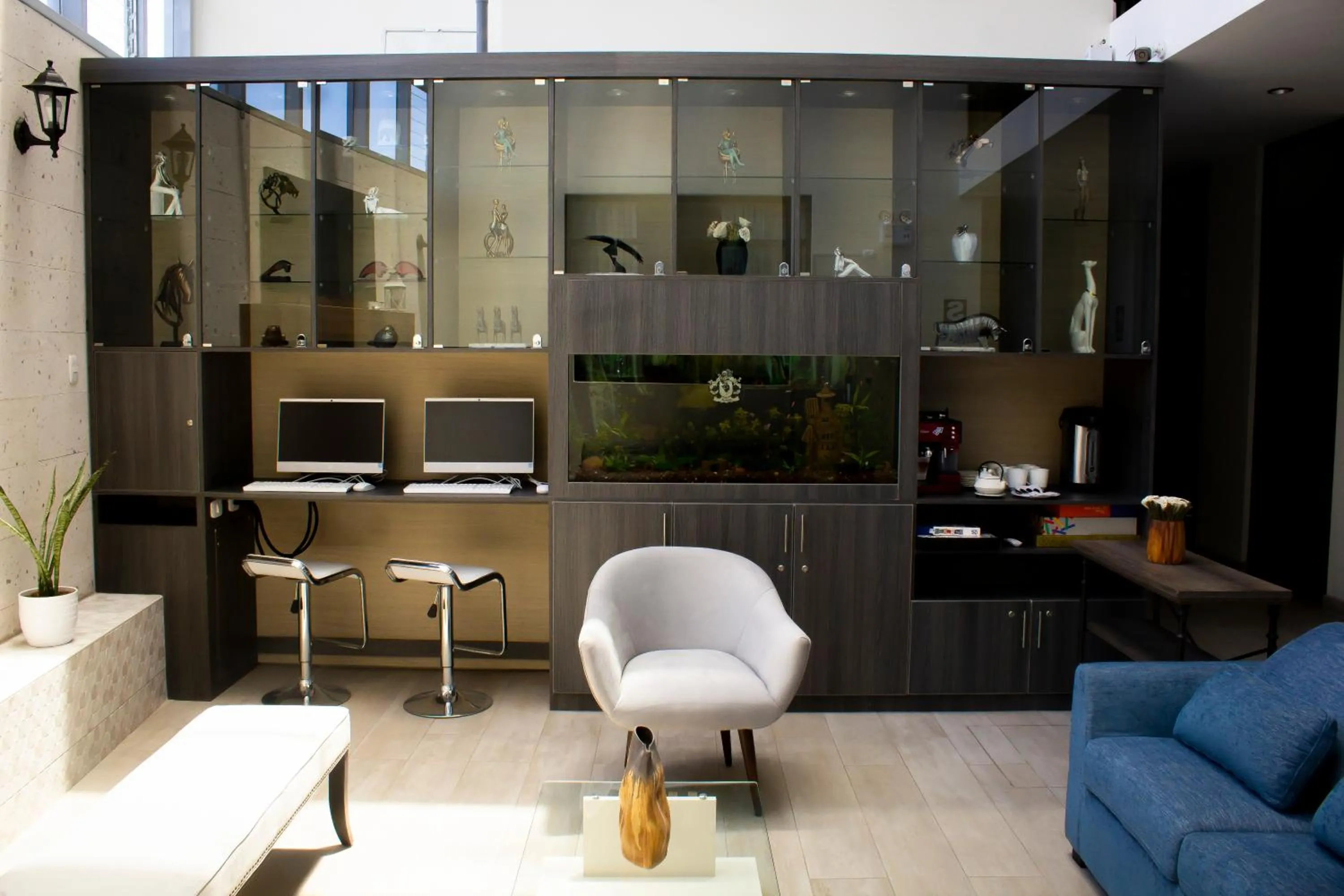 Communal lounge/ TV room in Hotel La Casa de Irma