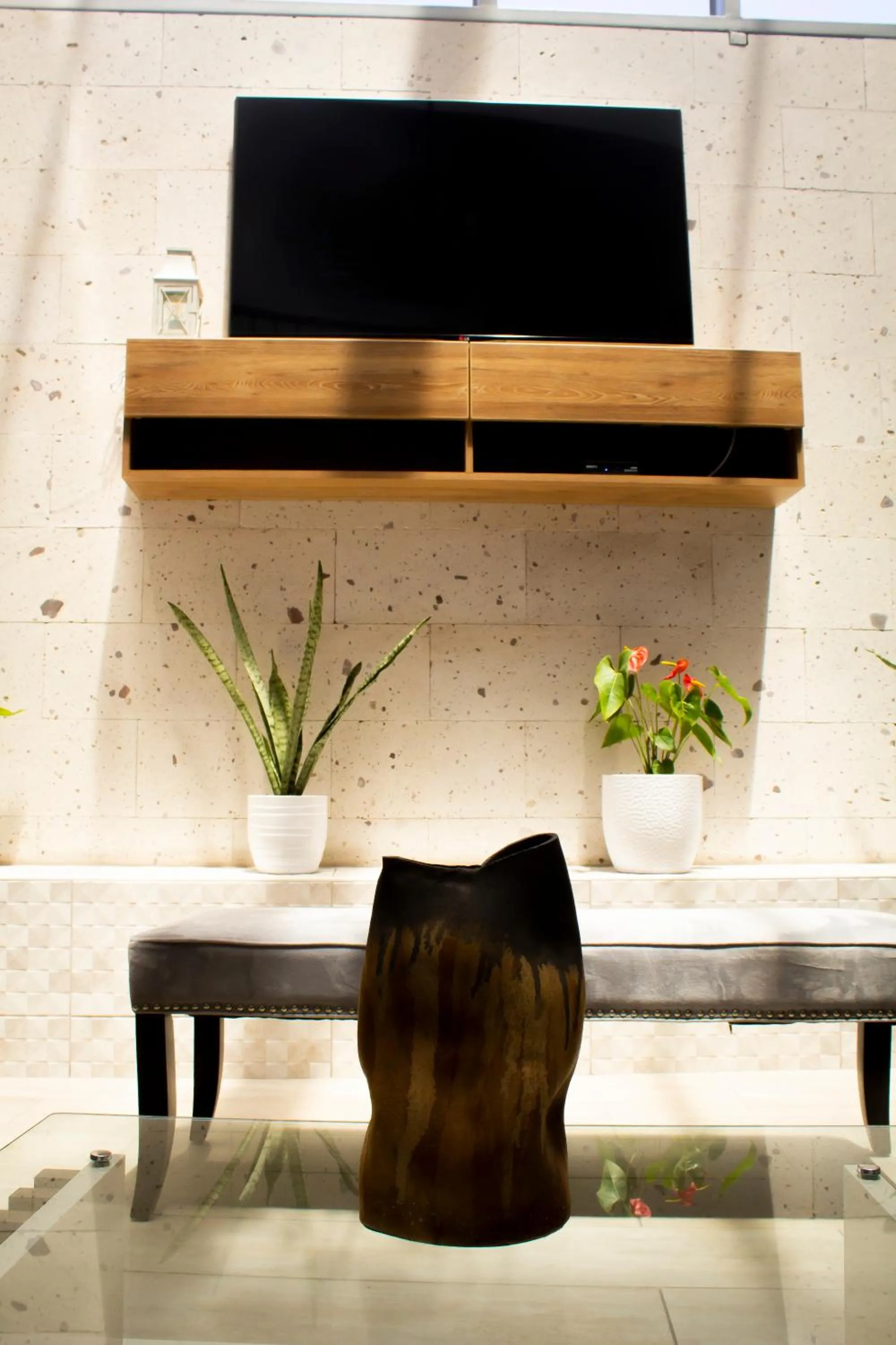 Communal lounge/ TV room in Hotel La Casa de Irma