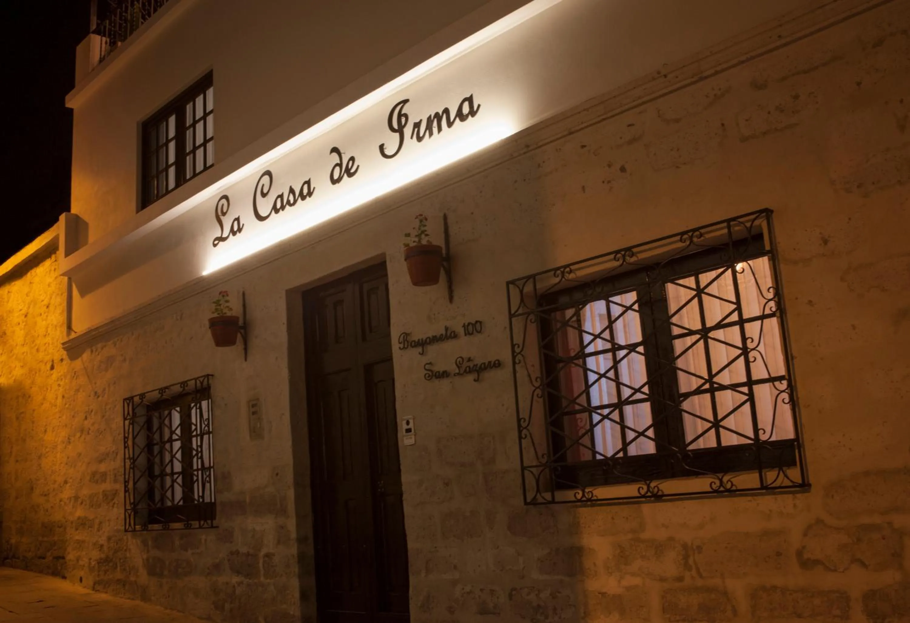 Facade/entrance in Hotel La Casa de Irma