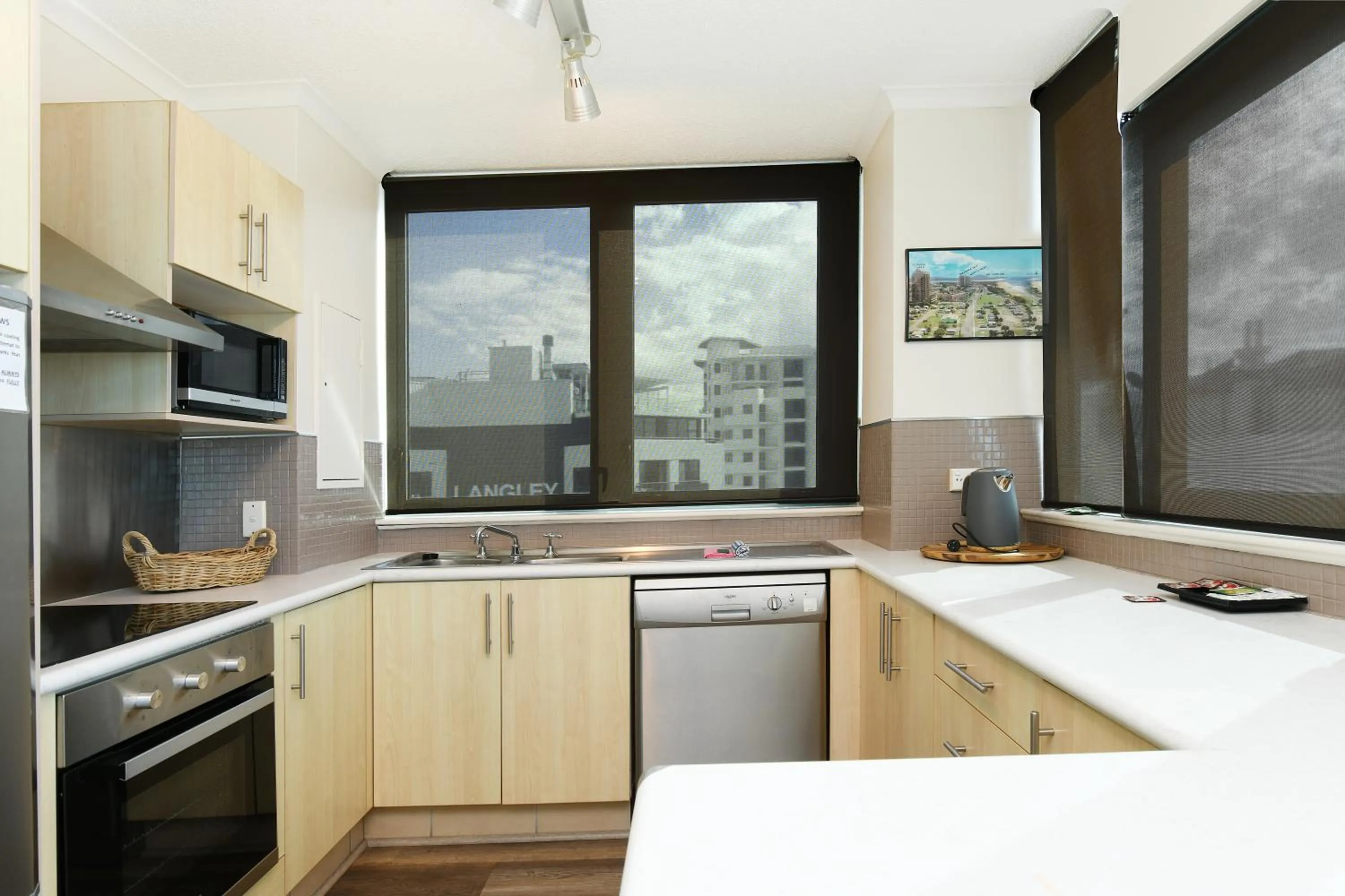 Coffee/tea facilities in Beachfront Towers