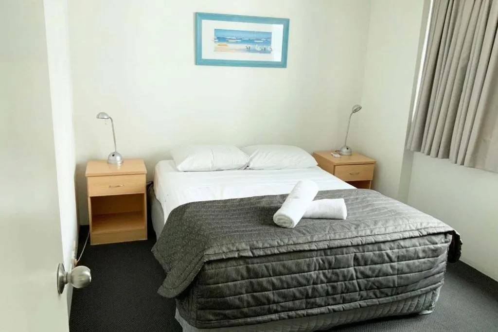 Bedroom, Bed in Beachfront Towers