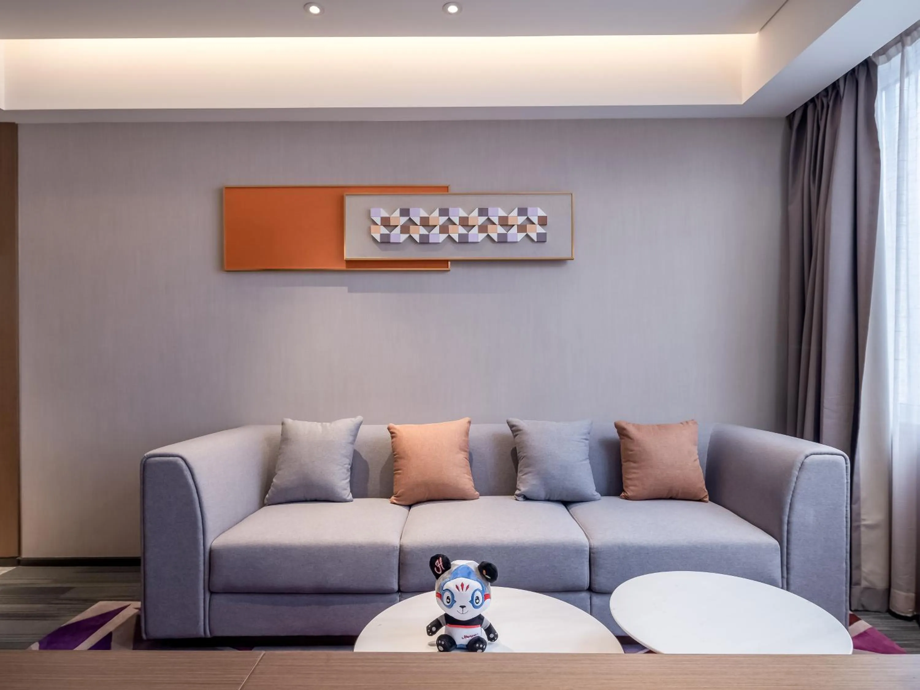 Living room in Hampton by Hilton Qinhuangdao Jinmeng Bay