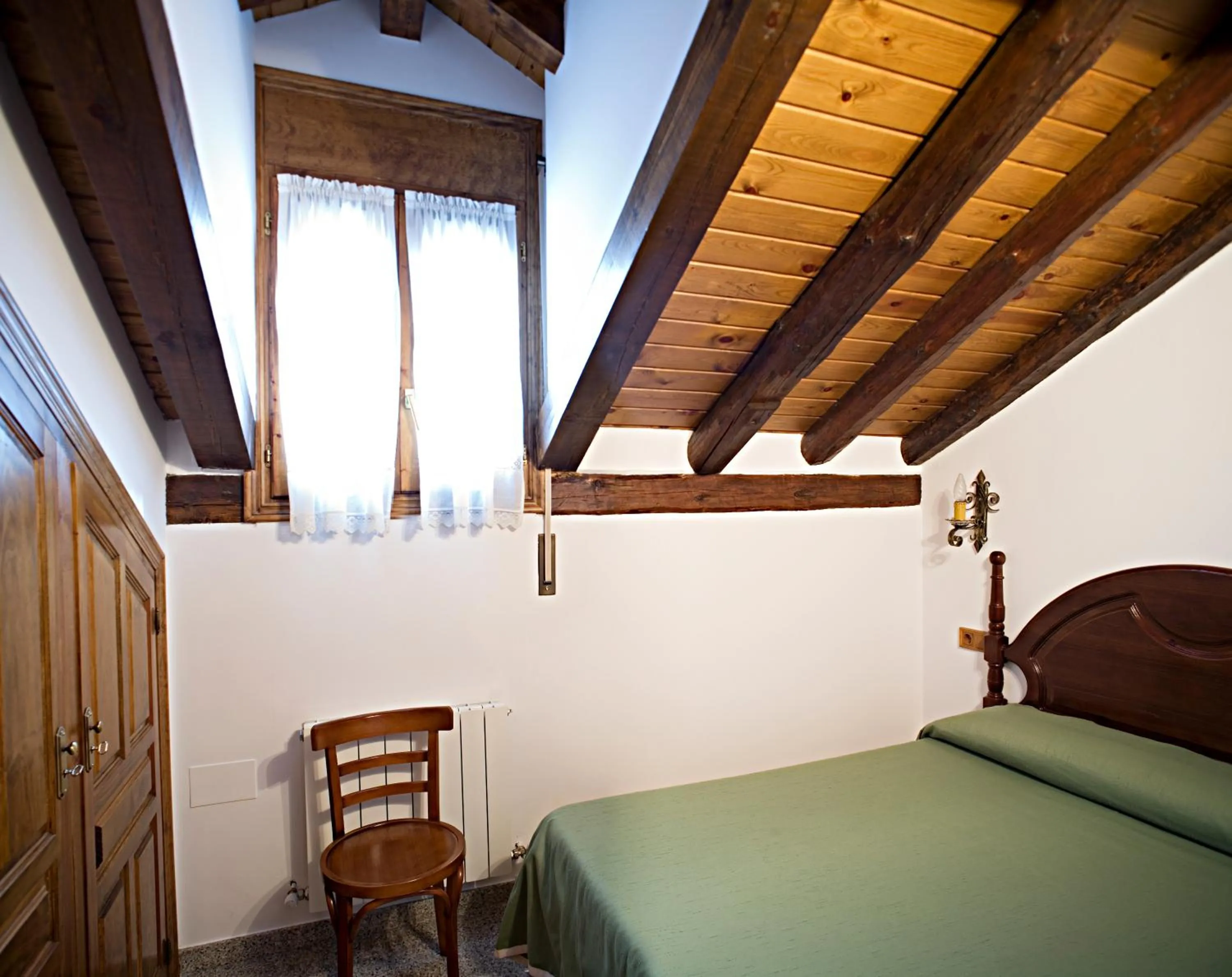 Bedroom, Bed in Apartamentos Casa Buisan