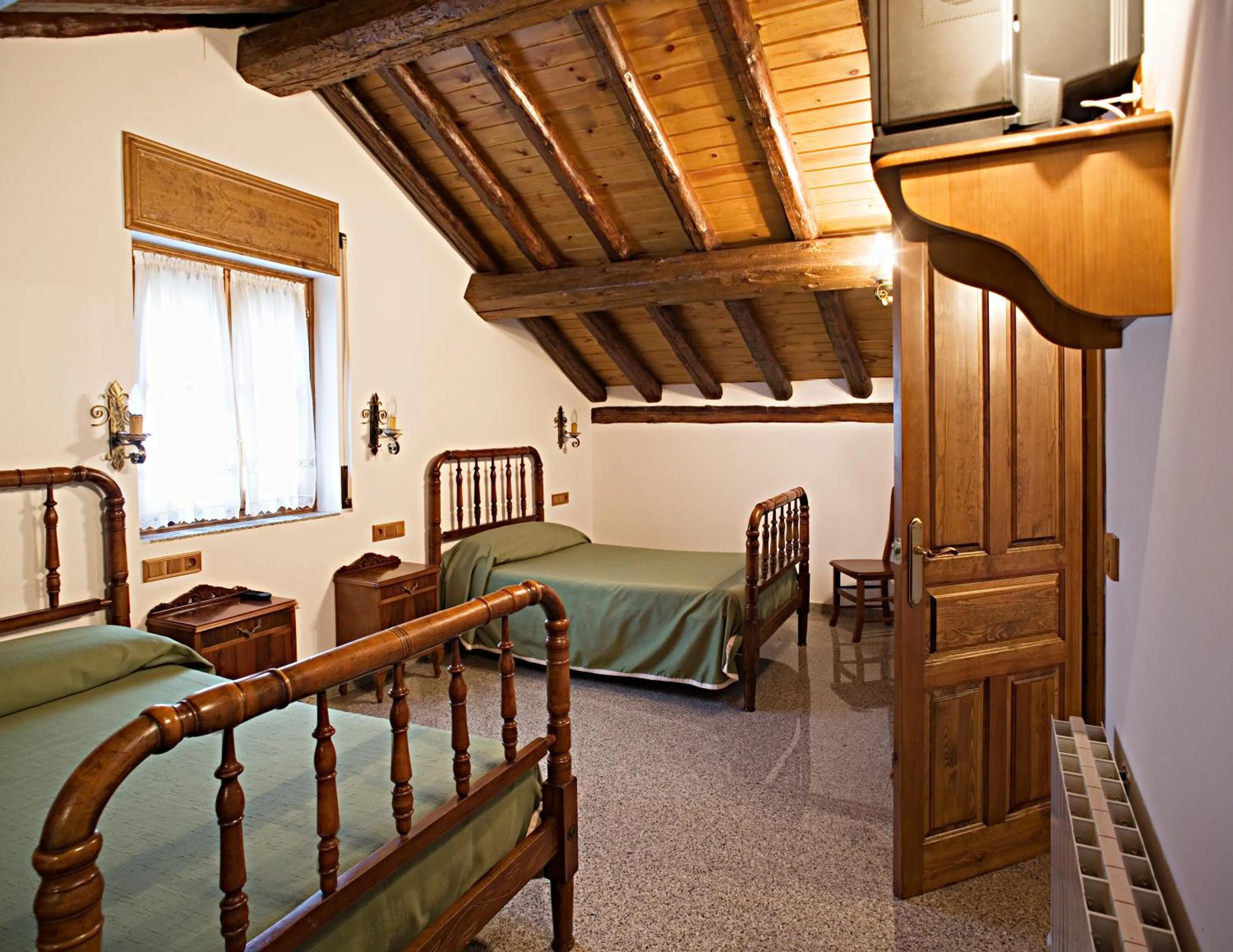 Bedroom, Bed in Apartamentos Casa Buisan
