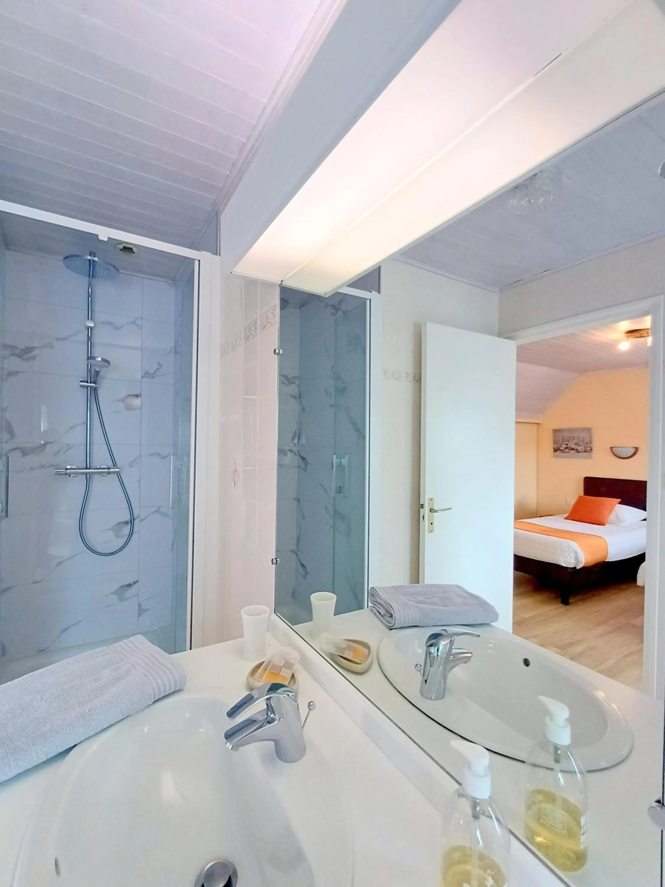 Shower in Kerantum à10mn des baies de Douarnenez et Audierne avec cuisine à disposition