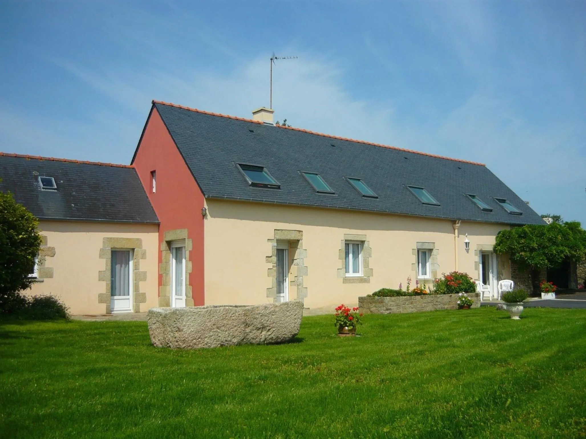 Property building in Kerantum à10mn des baies de Douarnenez et Audierne avec cuisine à disposition