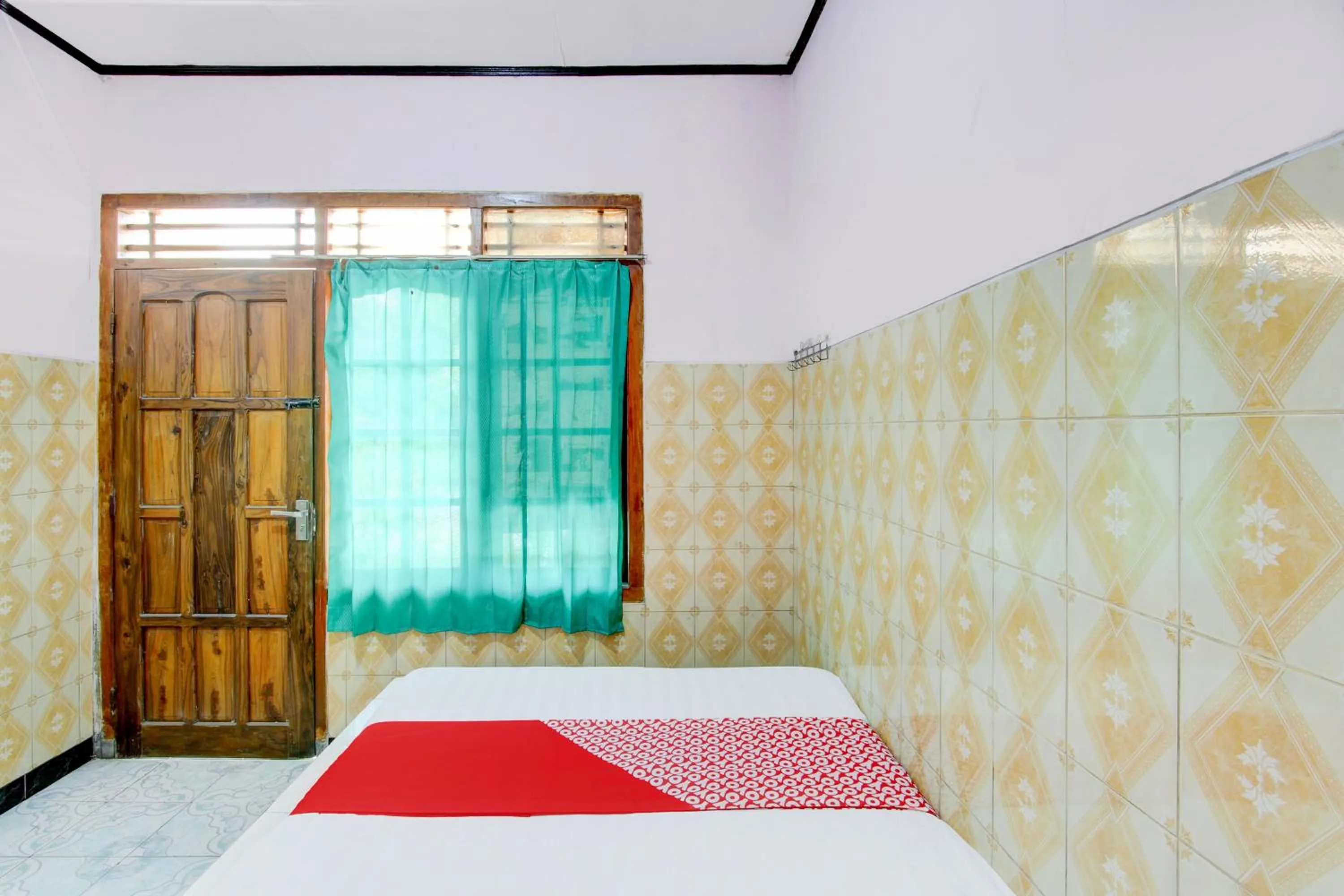 Bedroom, Bed in Hotel O Homestay Baronsari