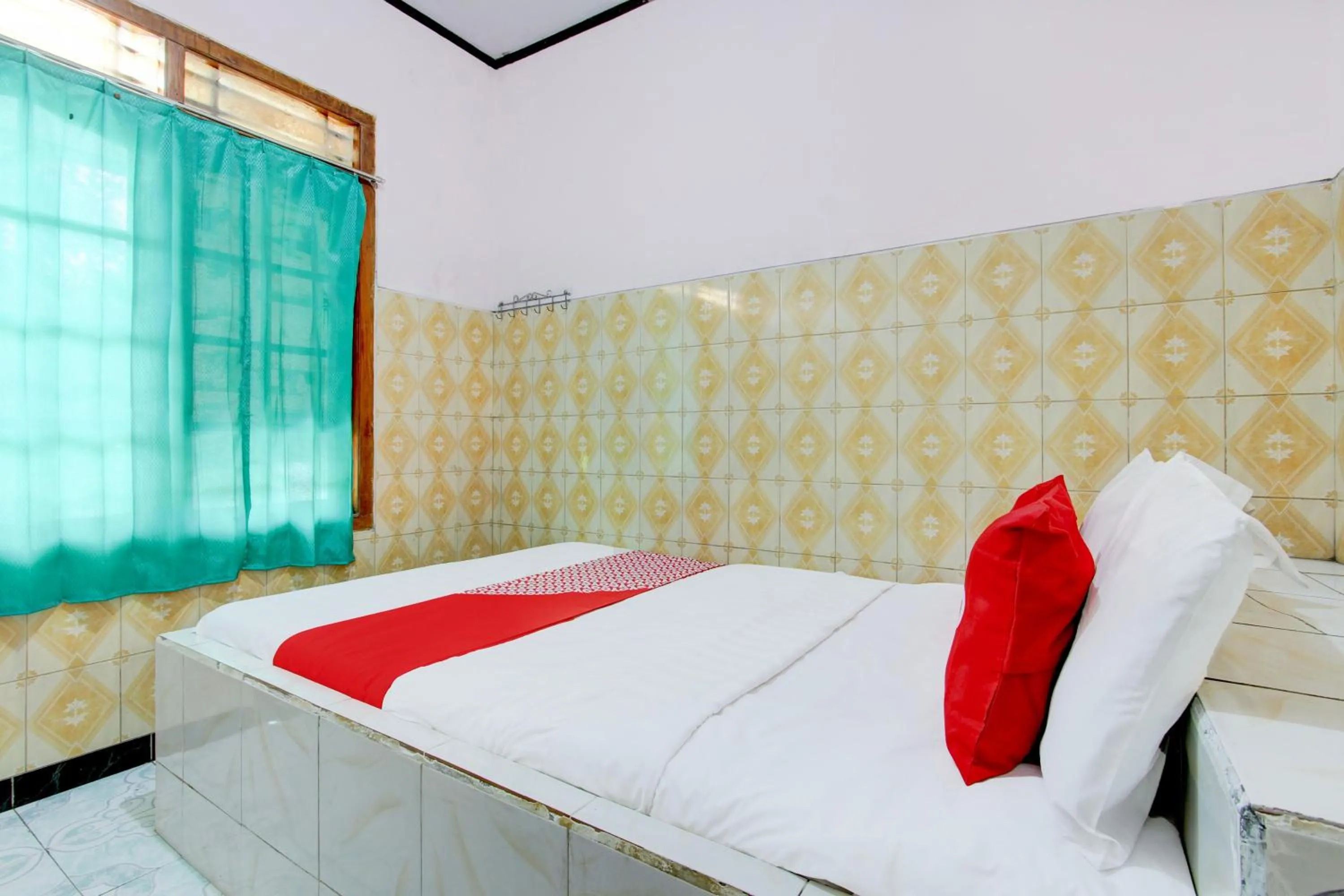 Bedroom, Bed in Hotel O Homestay Baronsari