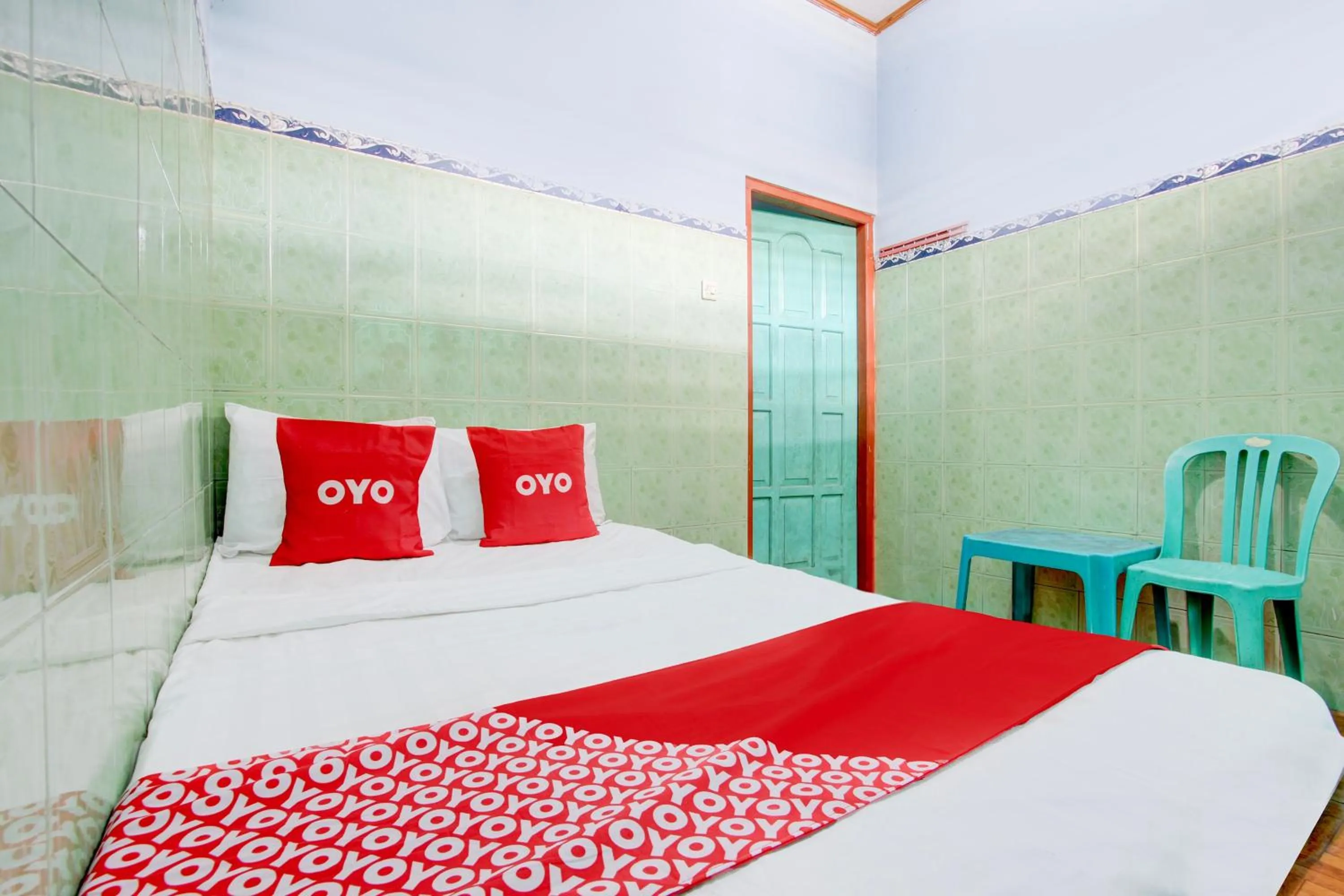 Bedroom, Bed in Hotel O Homestay Baronsari