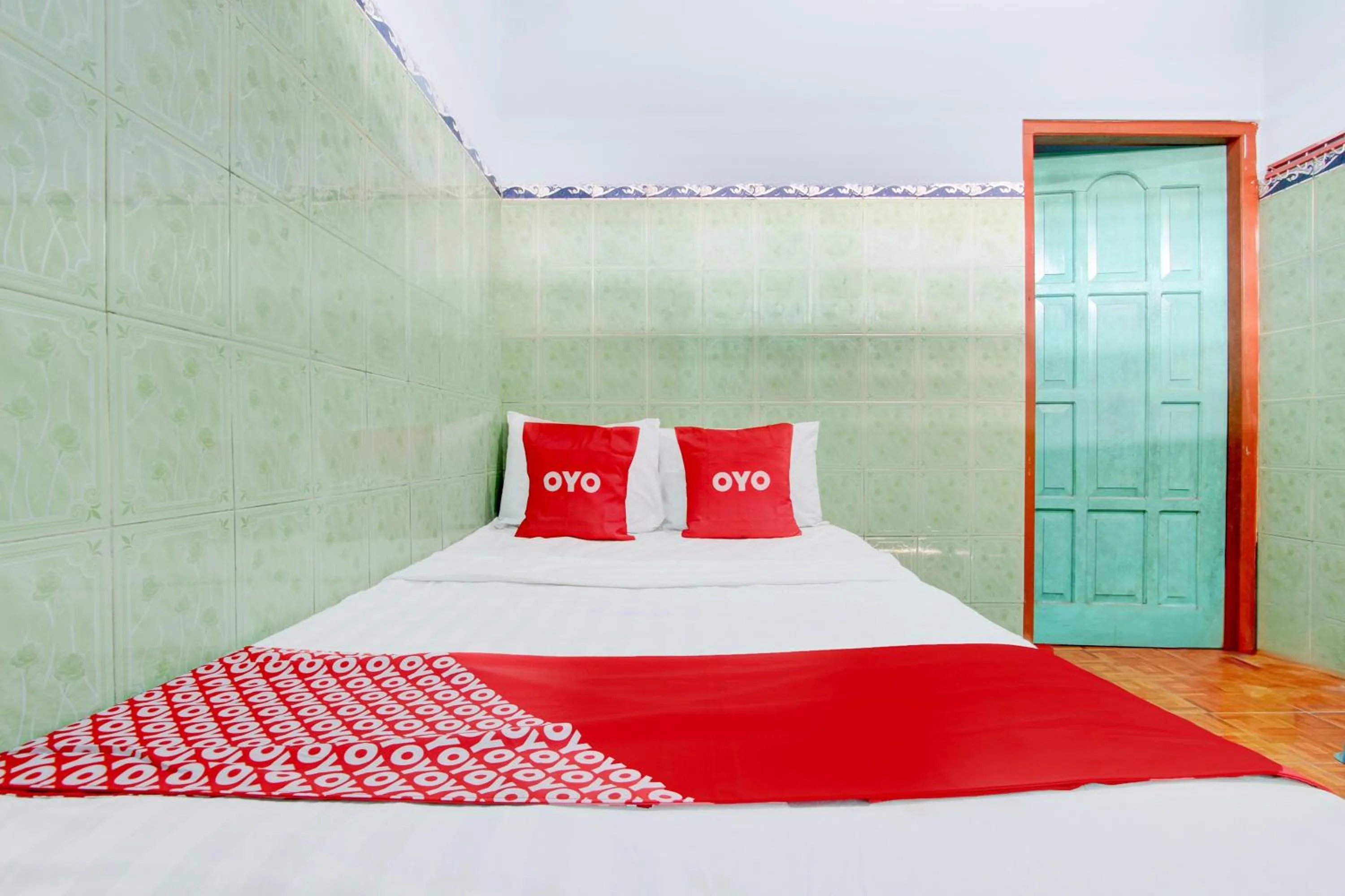 Bedroom, Bed in Hotel O Homestay Baronsari