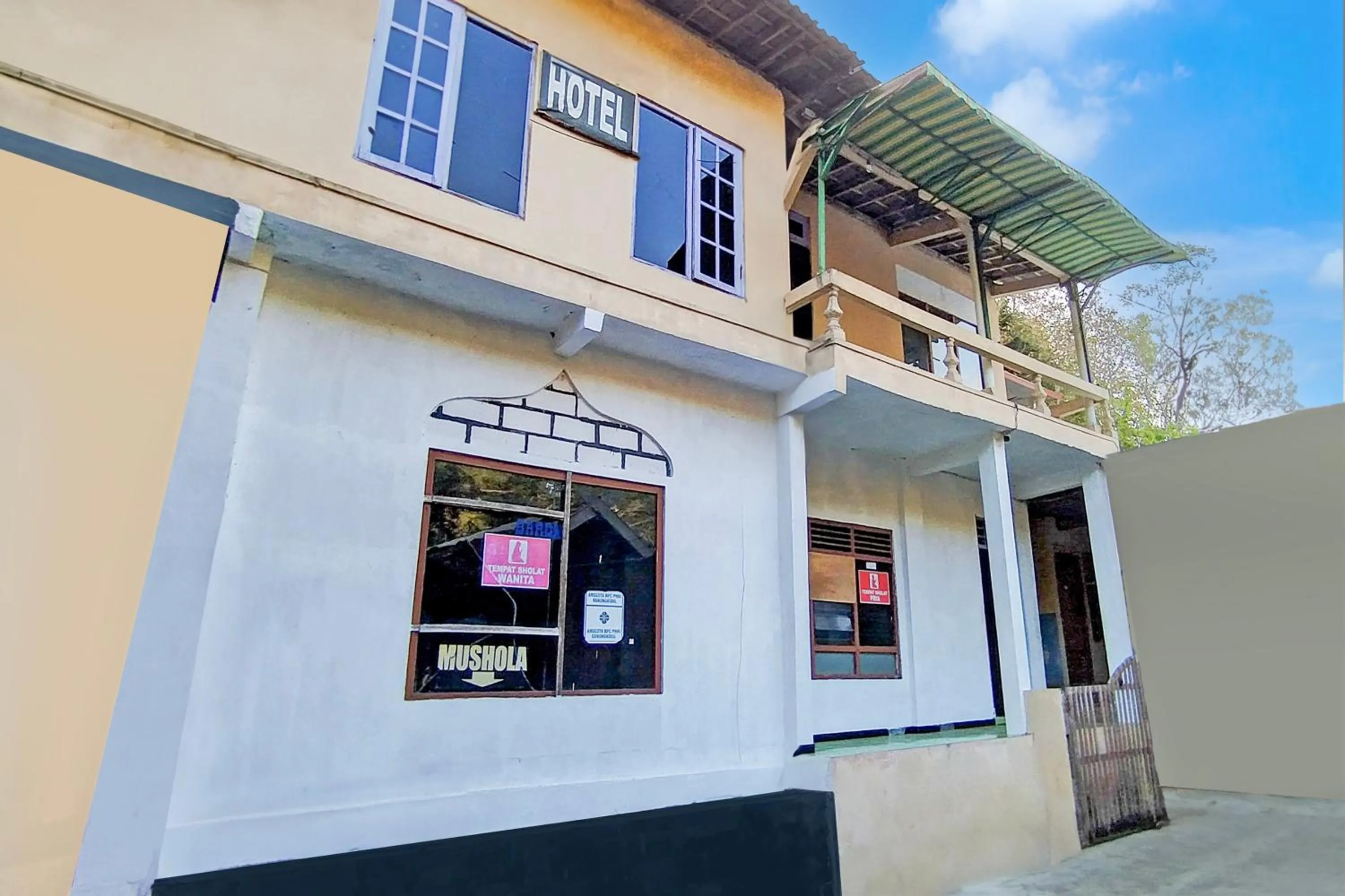 Facade/entrance in Hotel O Homestay Baronsari