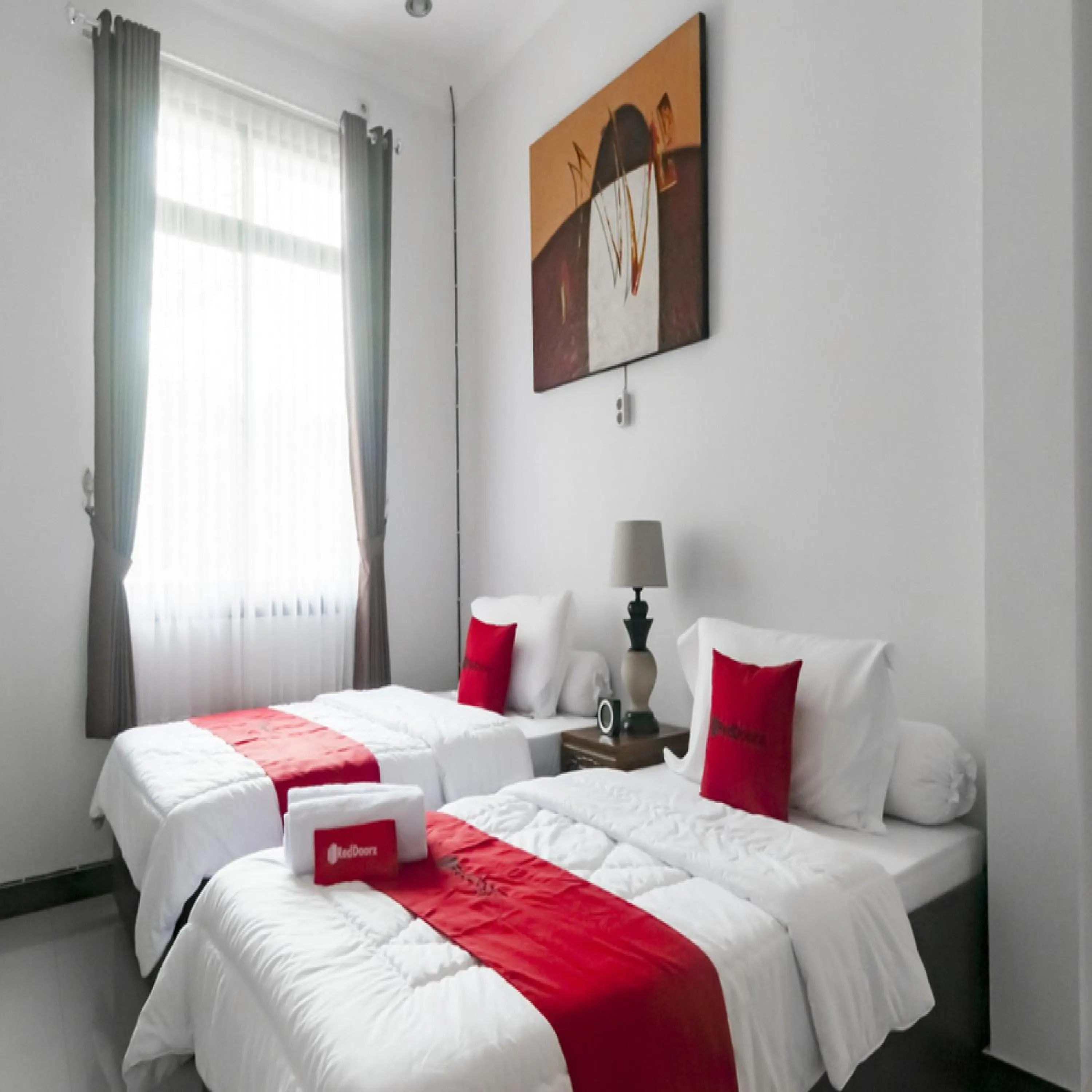 Bedroom, Bed in RedDoorz Syariah Plus near Trans Studio Cibubur