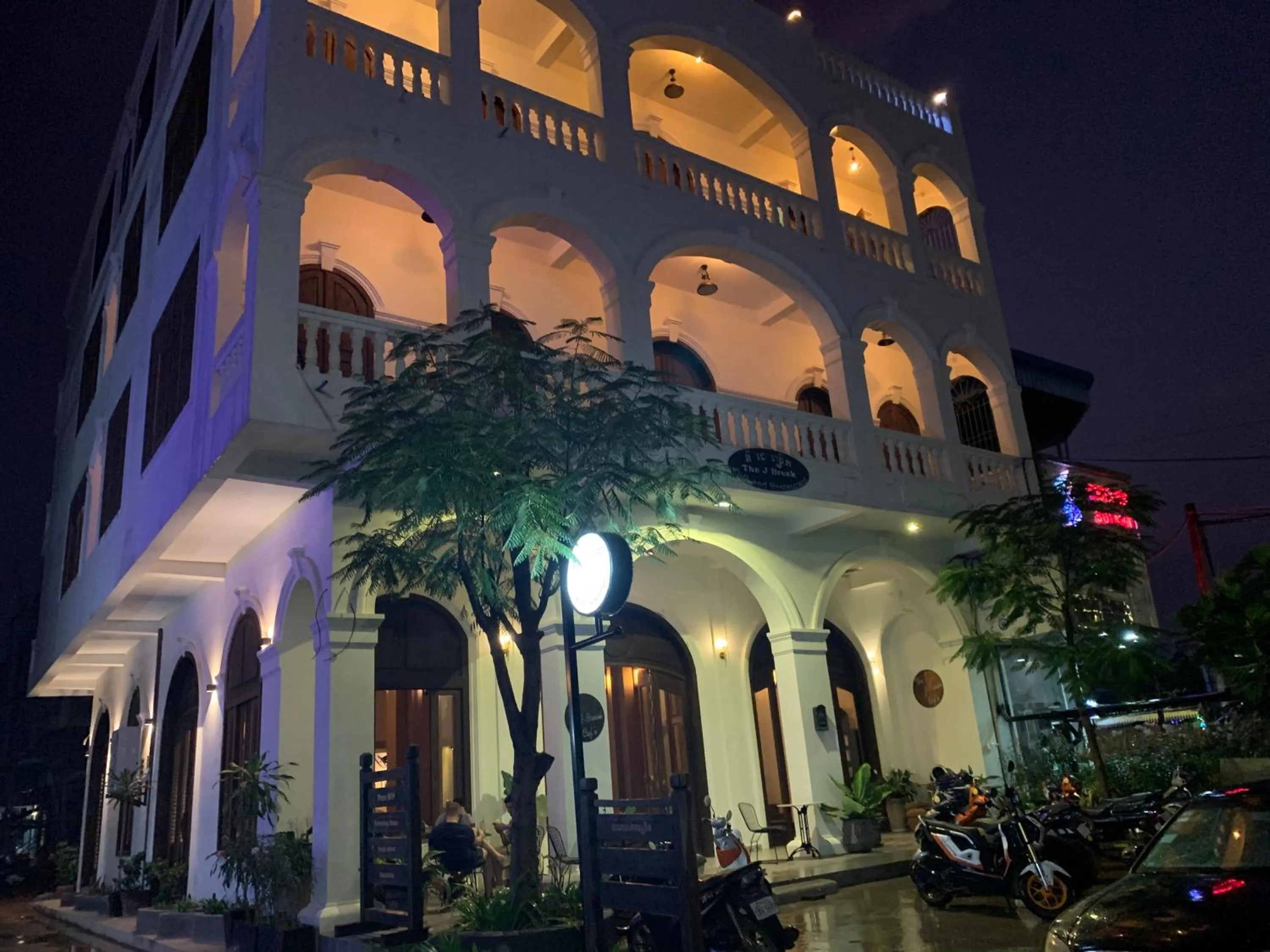 The J Break Boutique