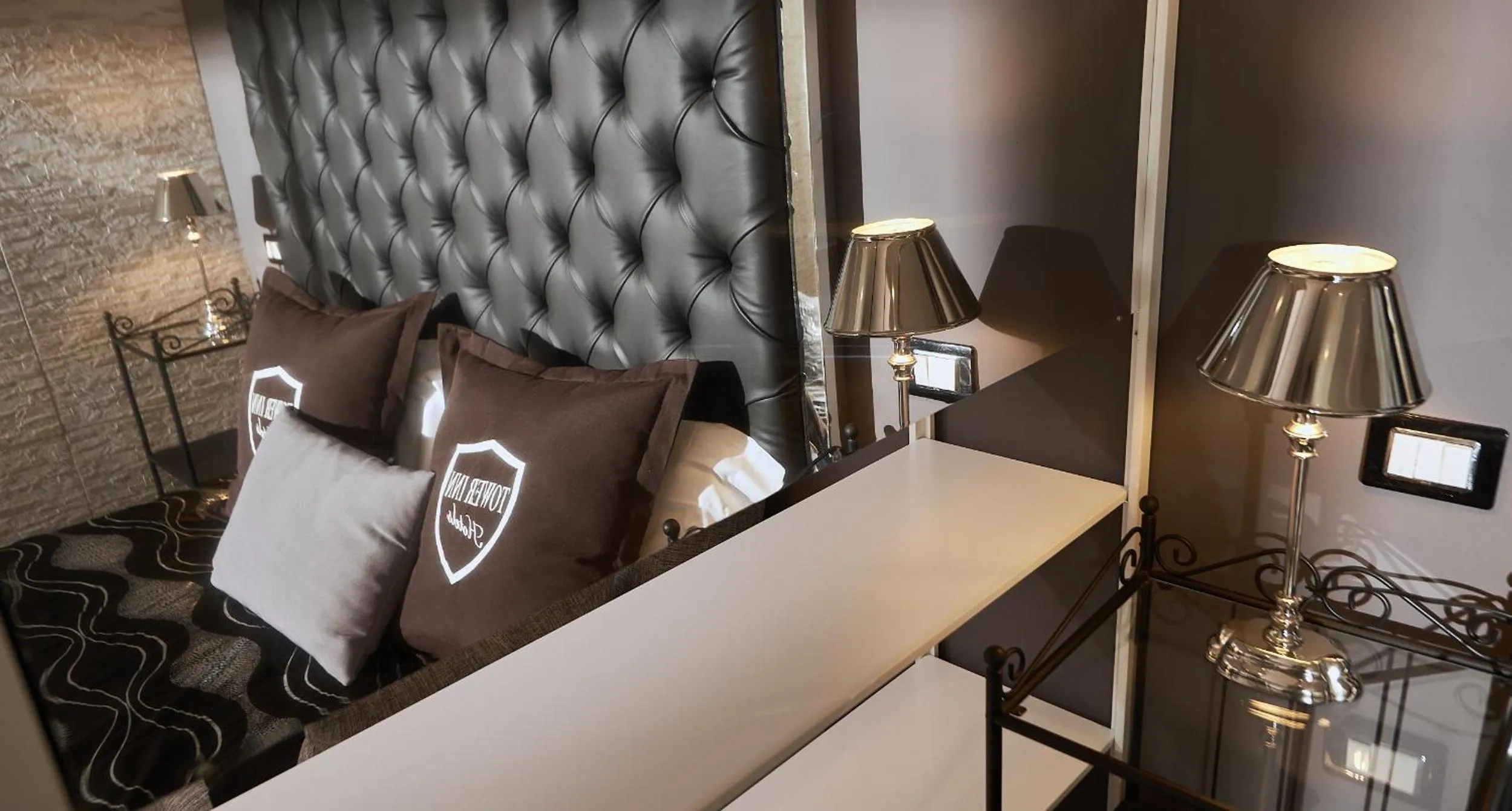 Bed in Villa Tower Inn