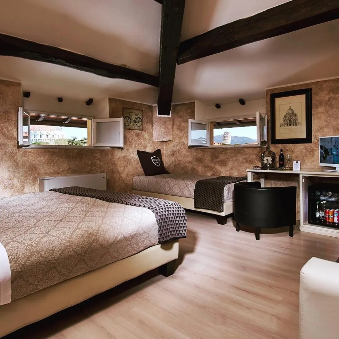 Photo of the whole room, Bed in Villa Tower Inn