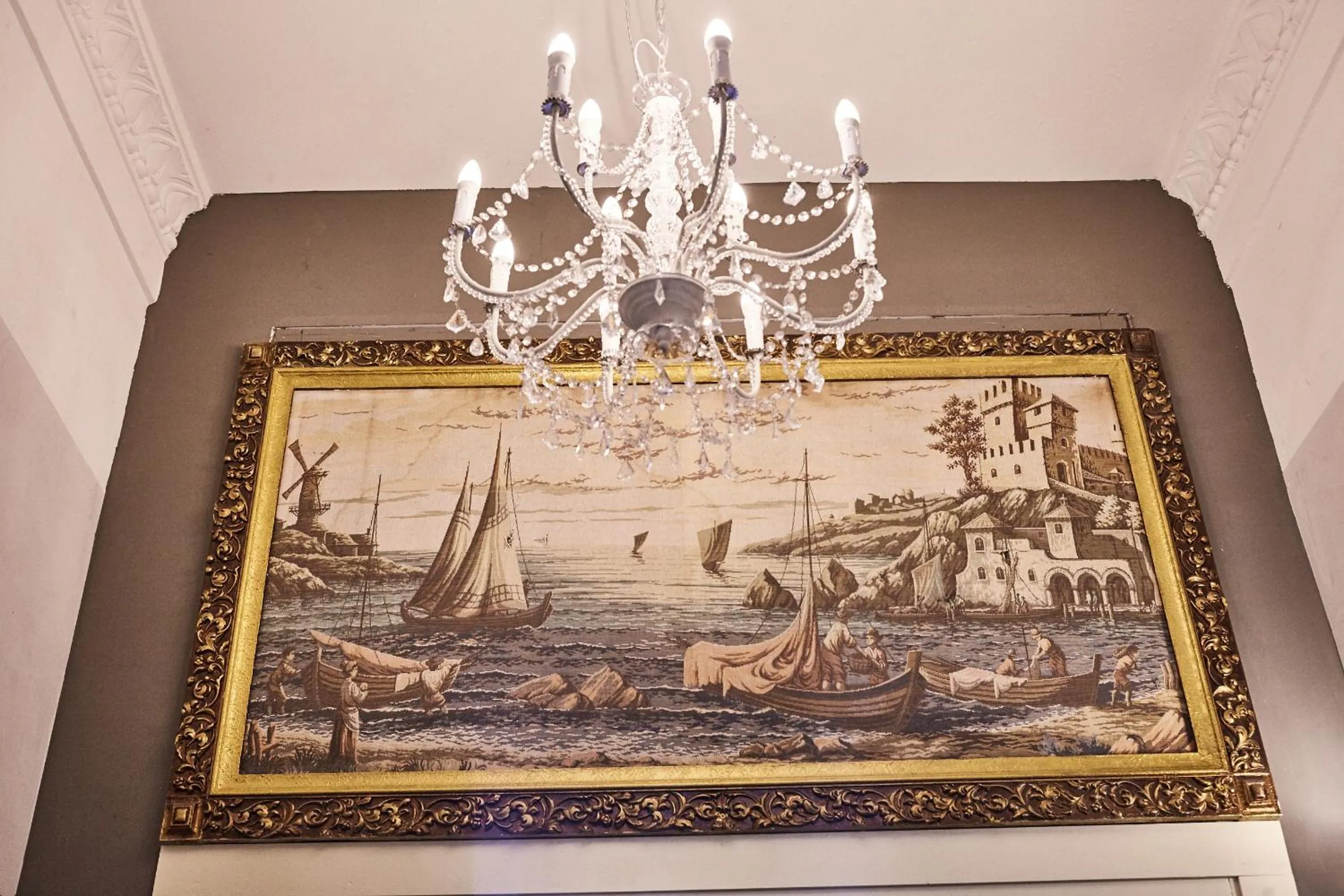 Decorative detail in Villa Tower Inn