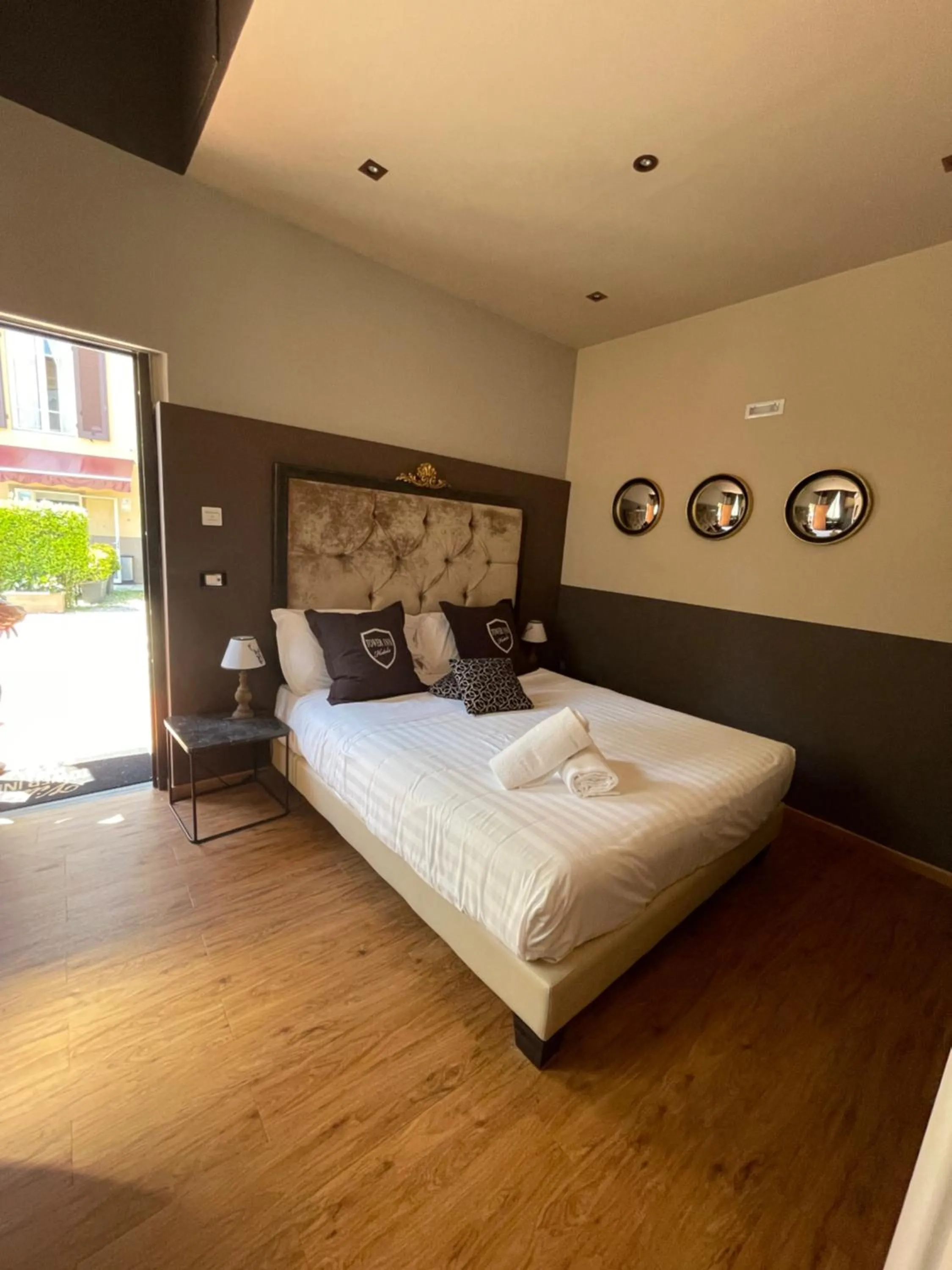 Photo of the whole room, Bed in Villa Tower Inn