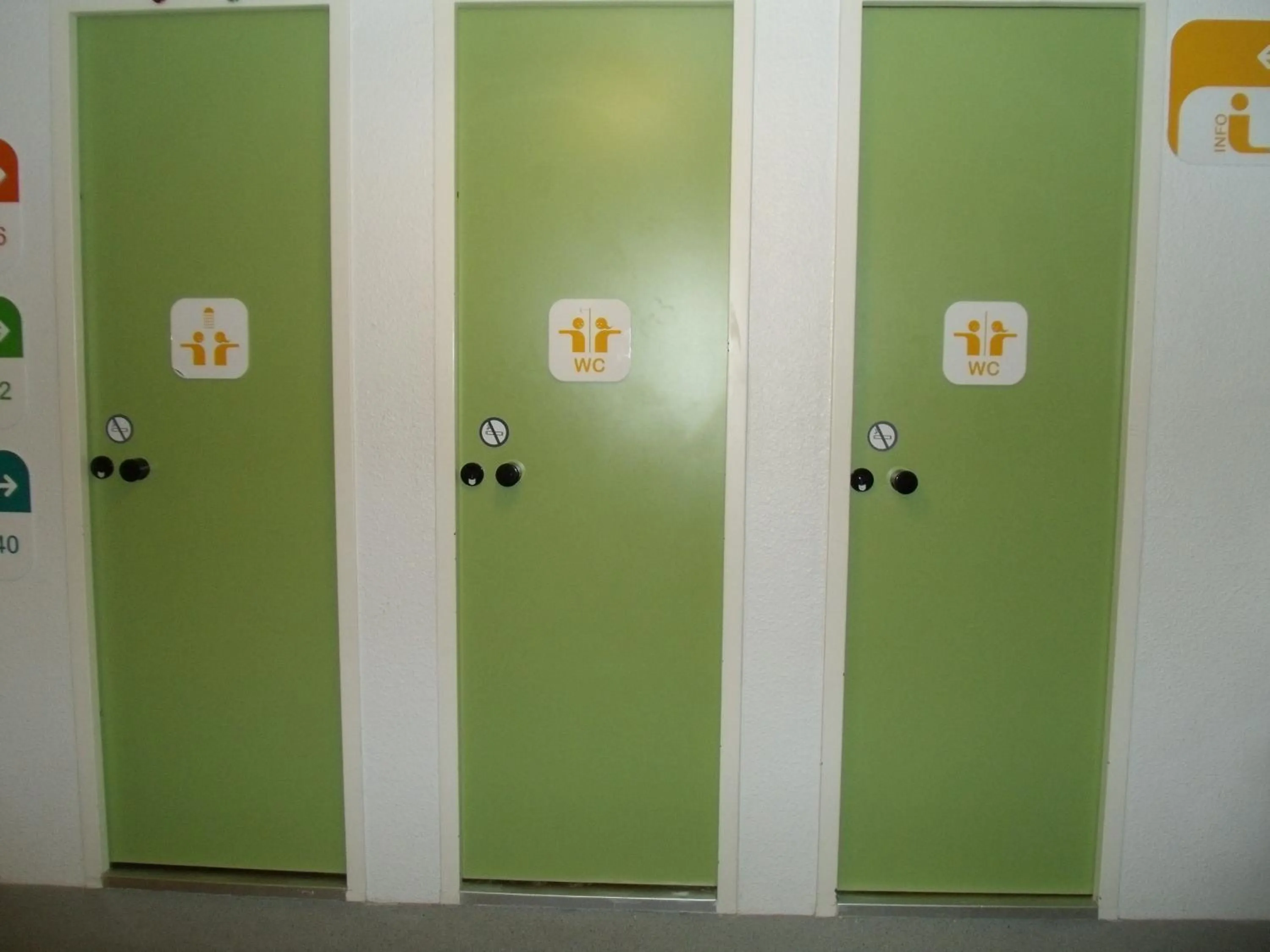 Shower in Hôtel Tours Nord