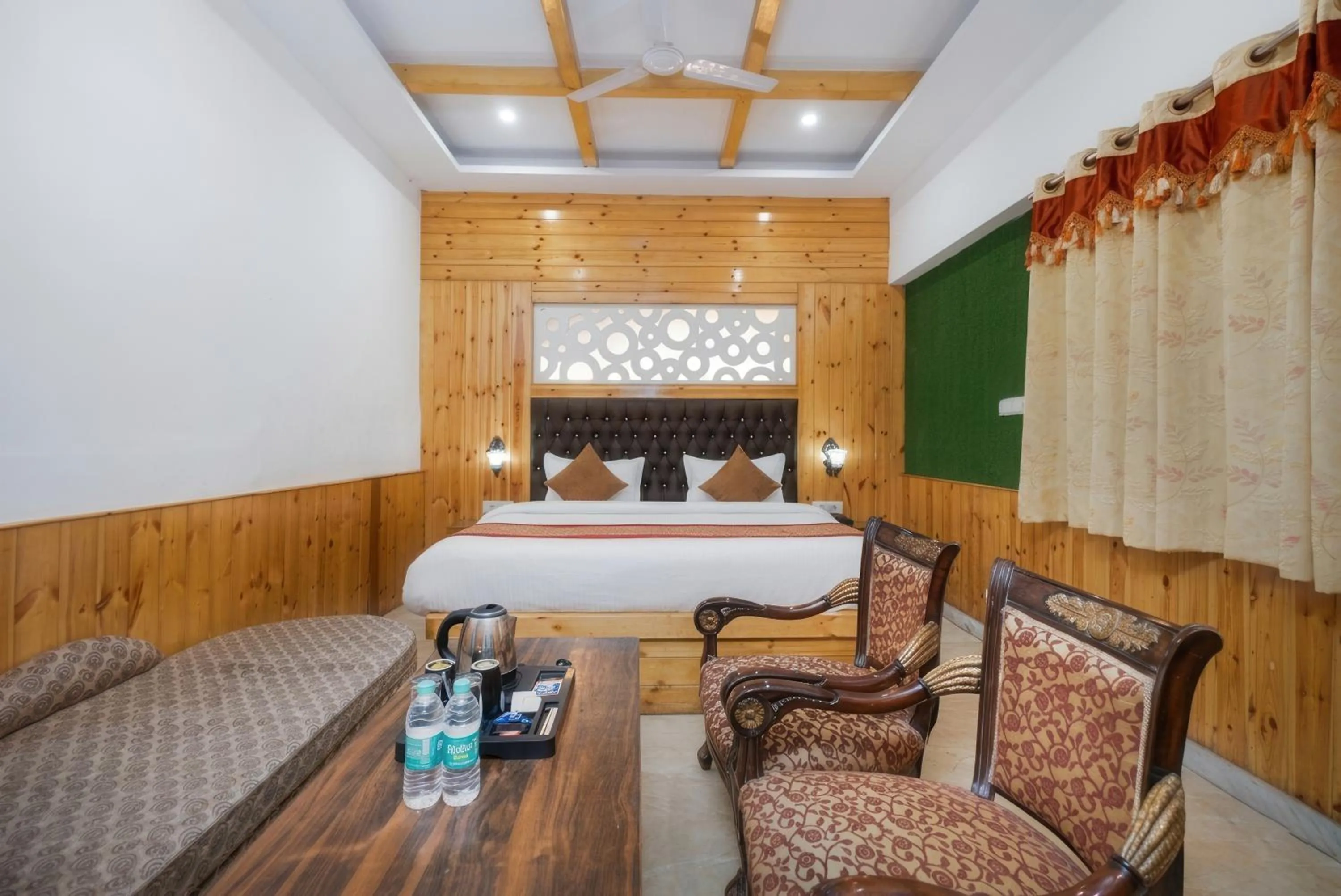 View (from property/room), Bed in Mussoorie Residency