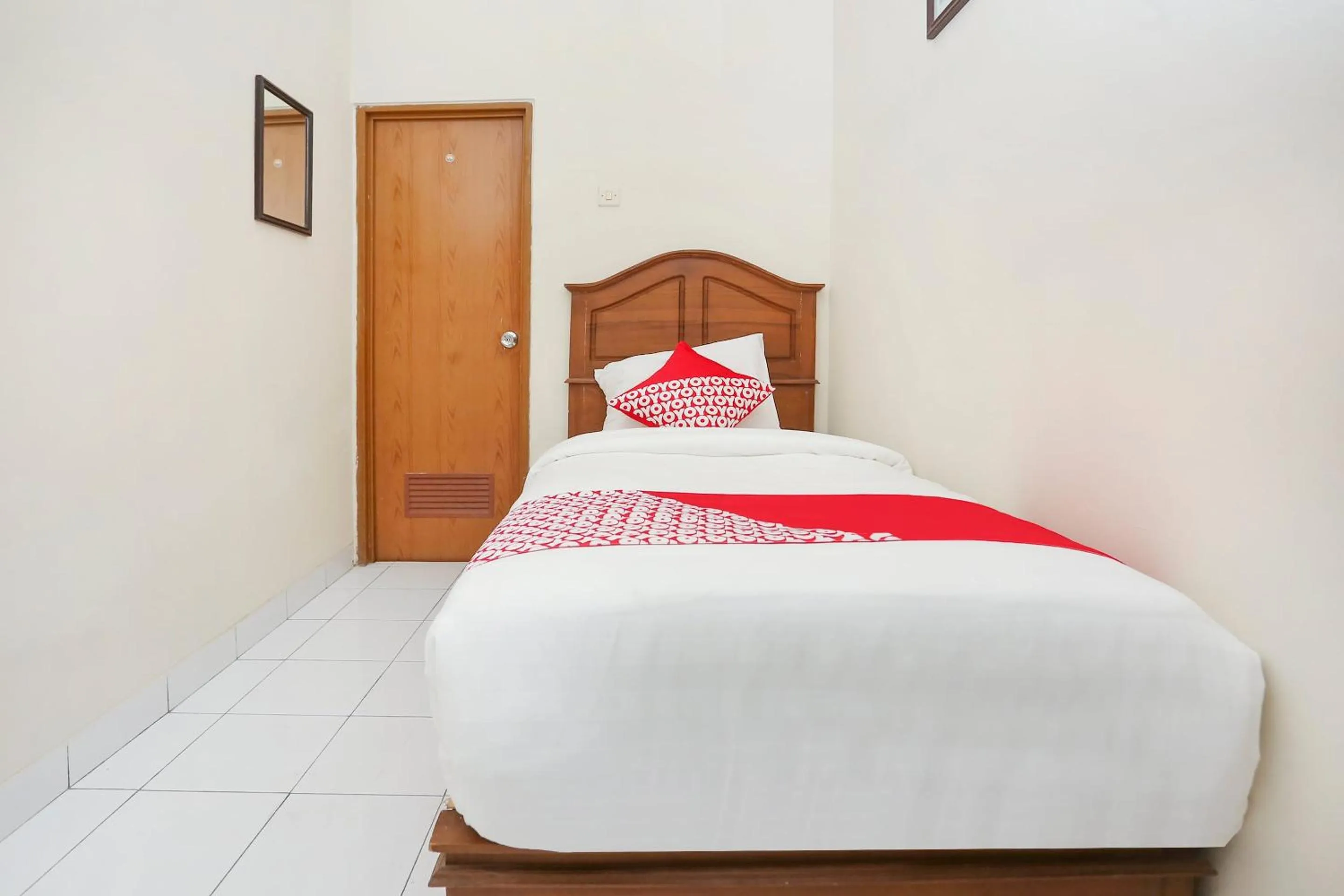 Bedroom, Bed in Hotel O Penginapan Kepurun Pawana Indonesia