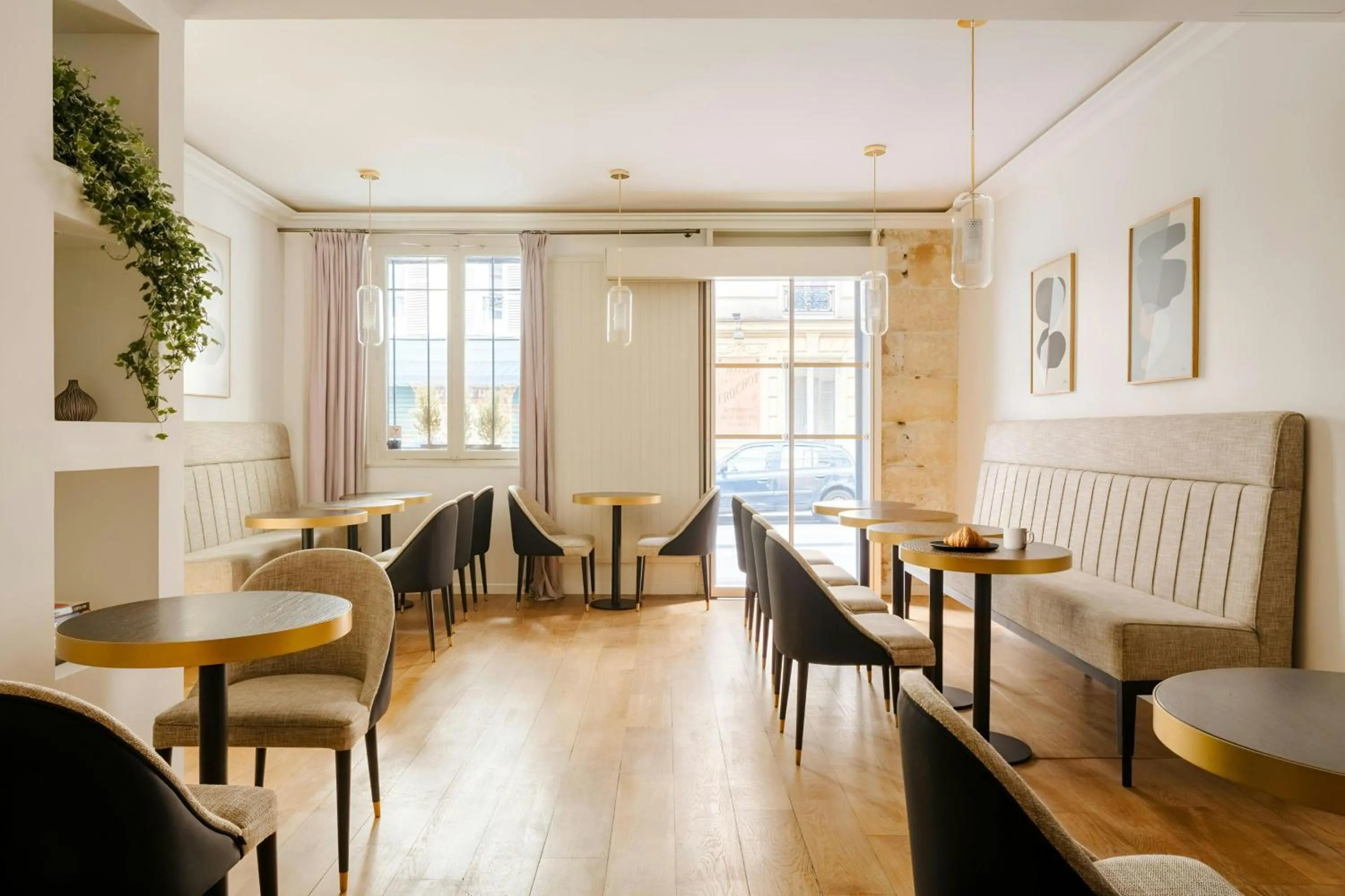 Breakfast in Le Frochot Hotel Pigalle, Sonder by Marriott Bonvoy