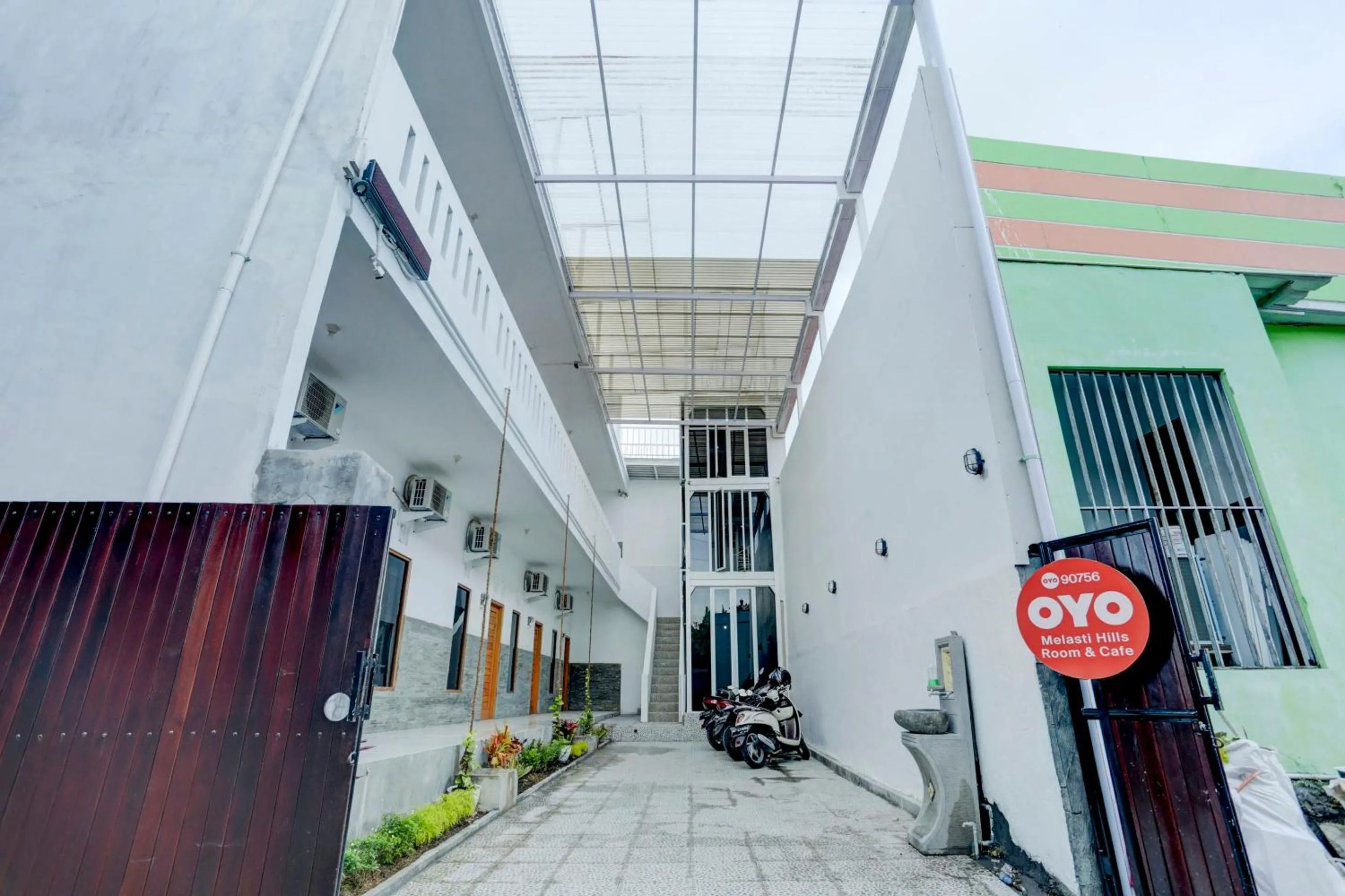 Facade/entrance in OYO Life 1942 Asia Residence Syariah