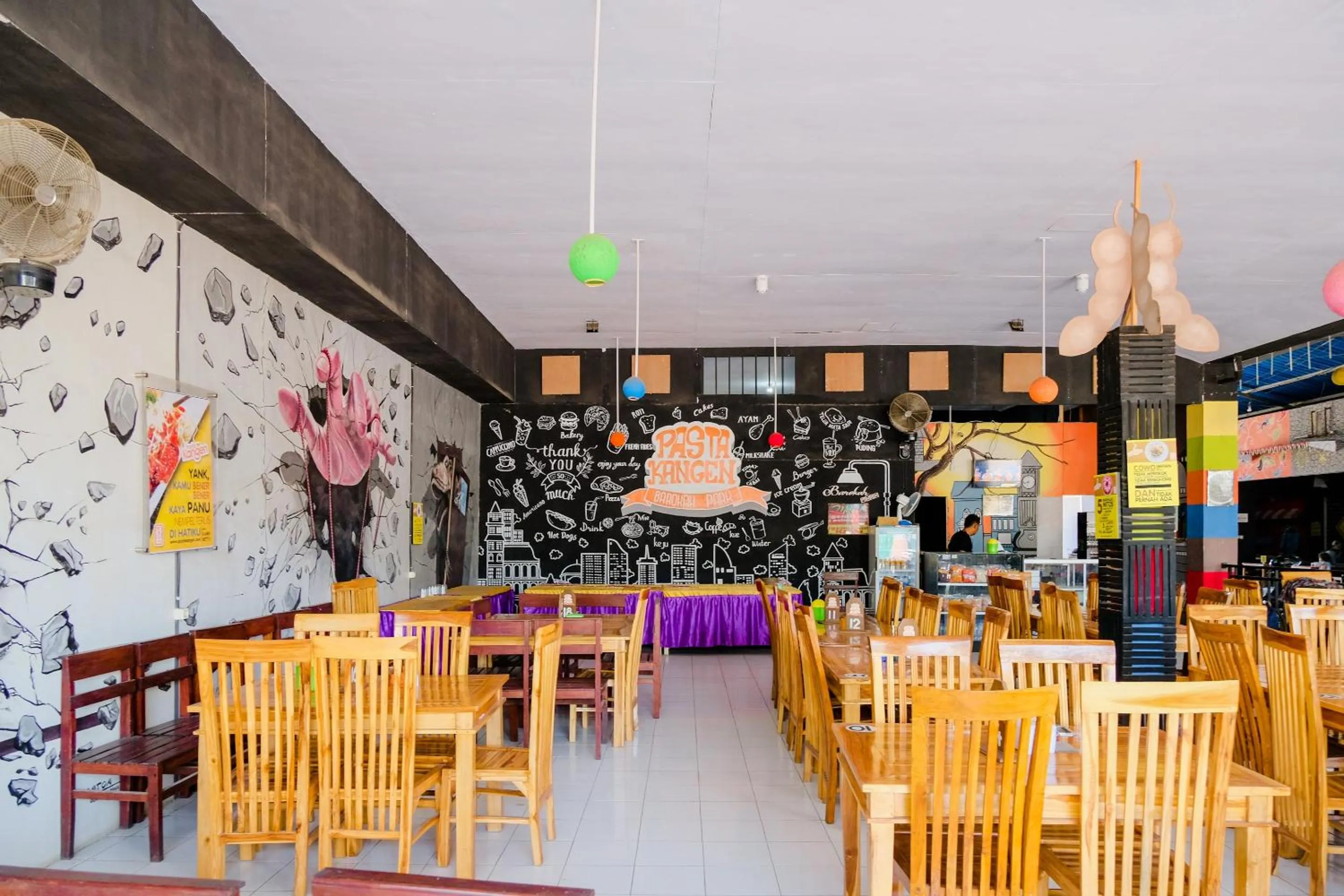 Restaurant/places to eat in Hotel O sembagus Family