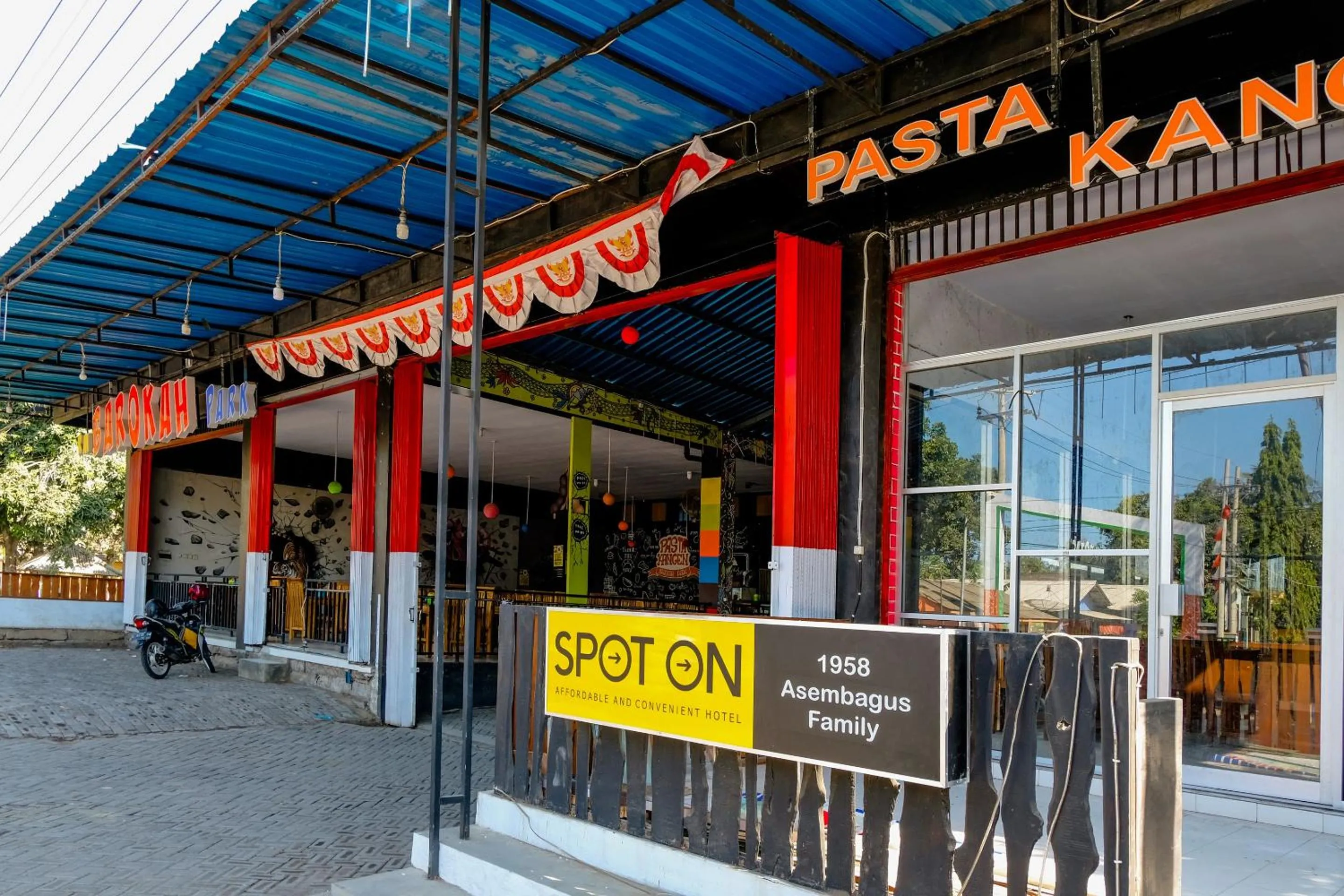 Facade/entrance in Hotel O sembagus Family
