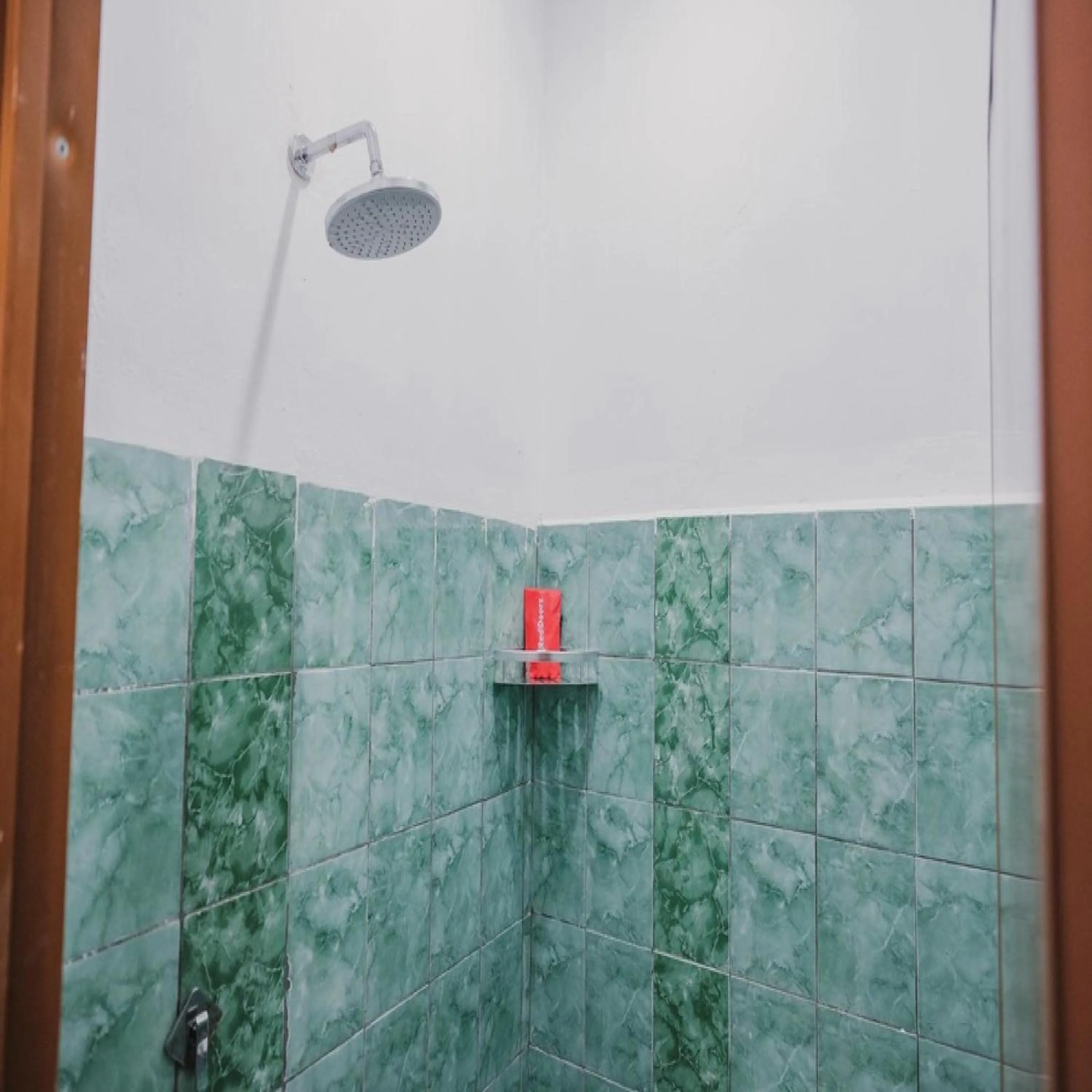 Bathroom in RedDoorz @ Jalan Sukabangun 2 Palembang