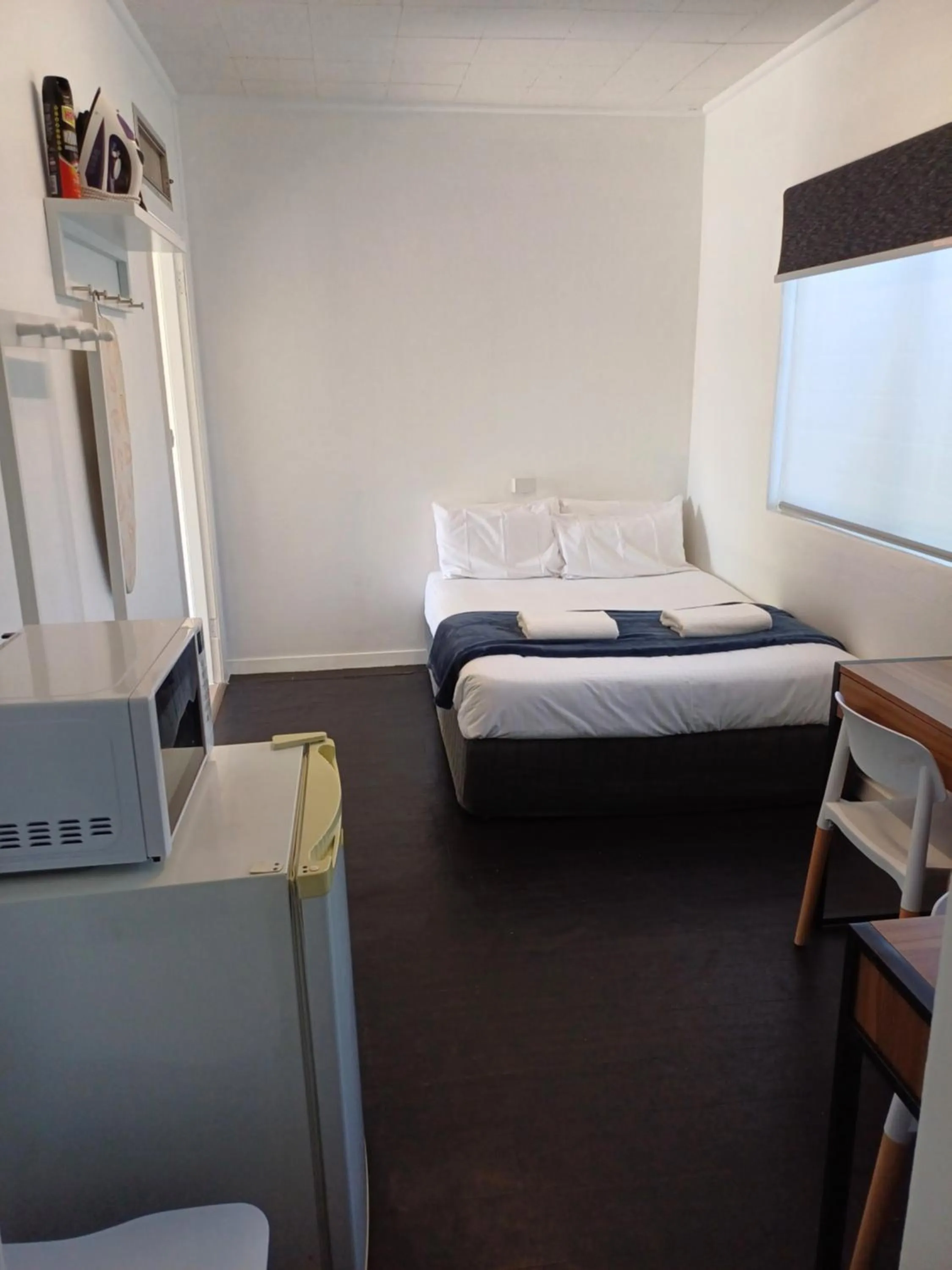 Bed in Billabong Motel