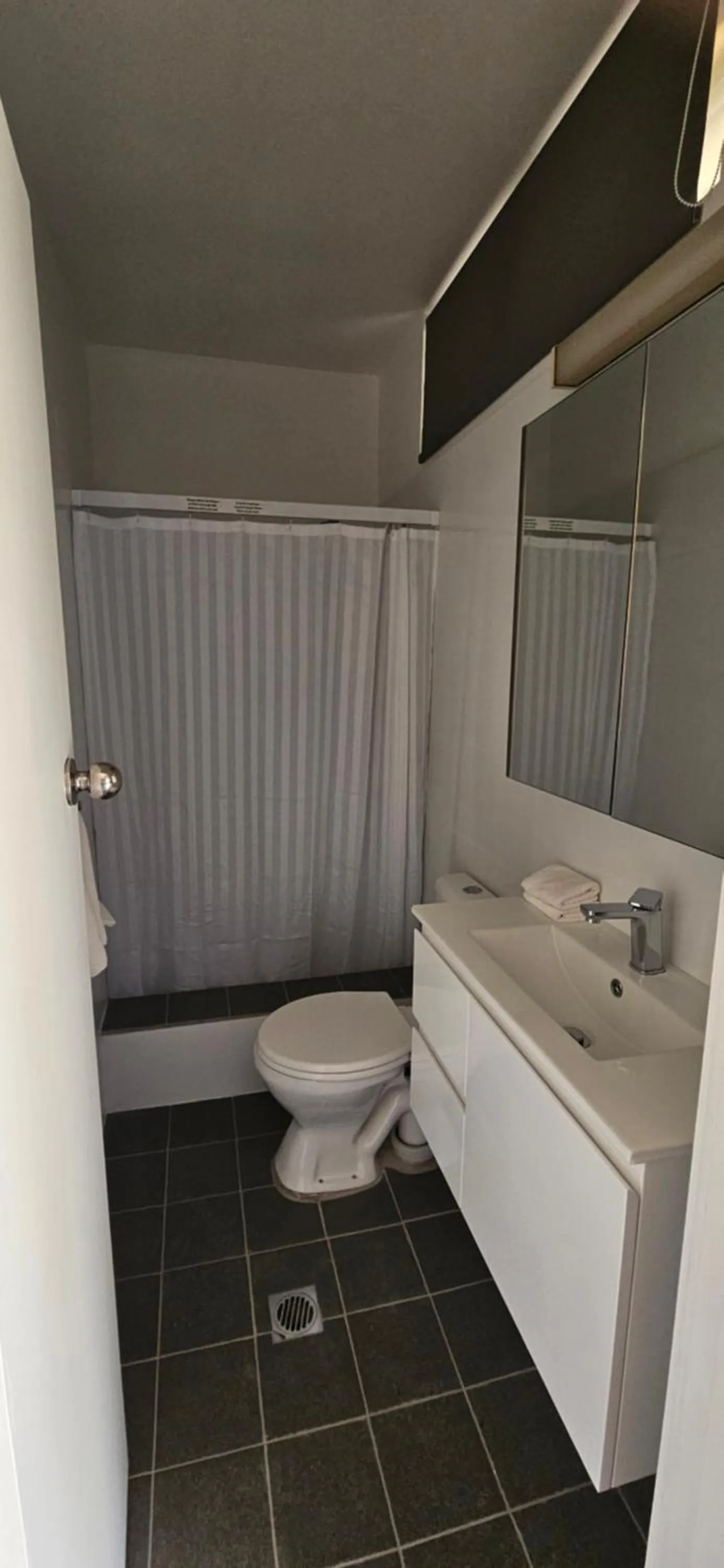 Bathroom in Billabong Motel