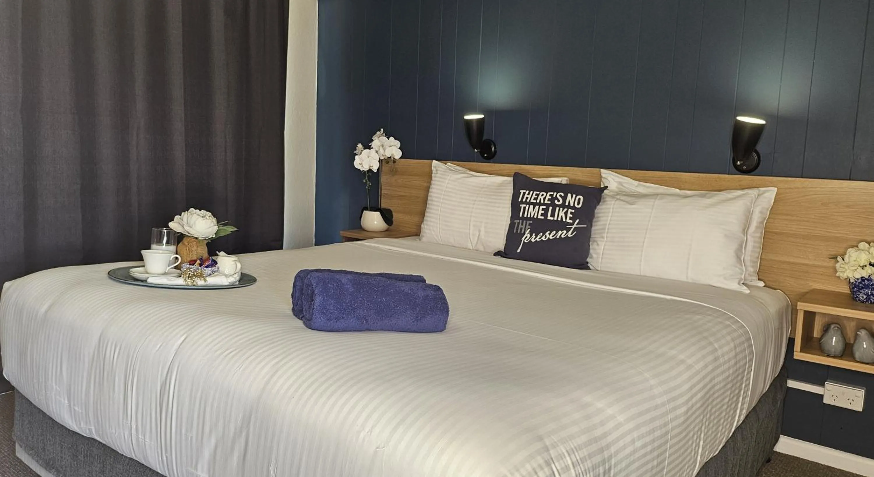 Bed in Billabong Motel