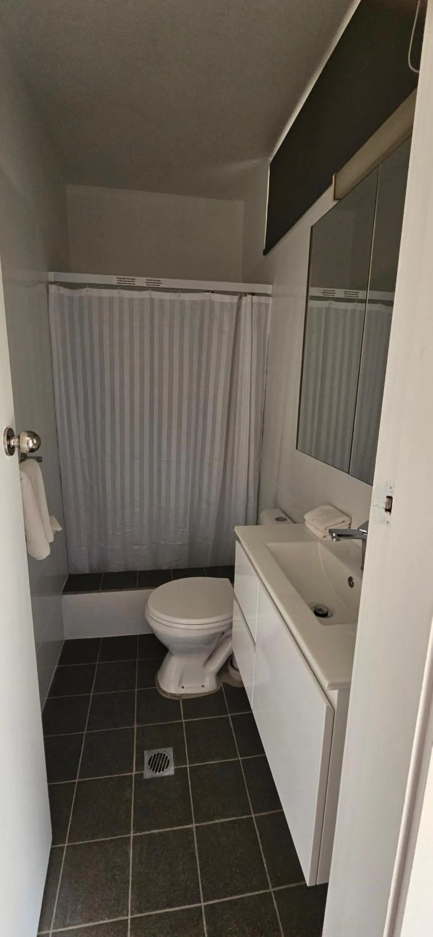 Bathroom in Billabong Motel