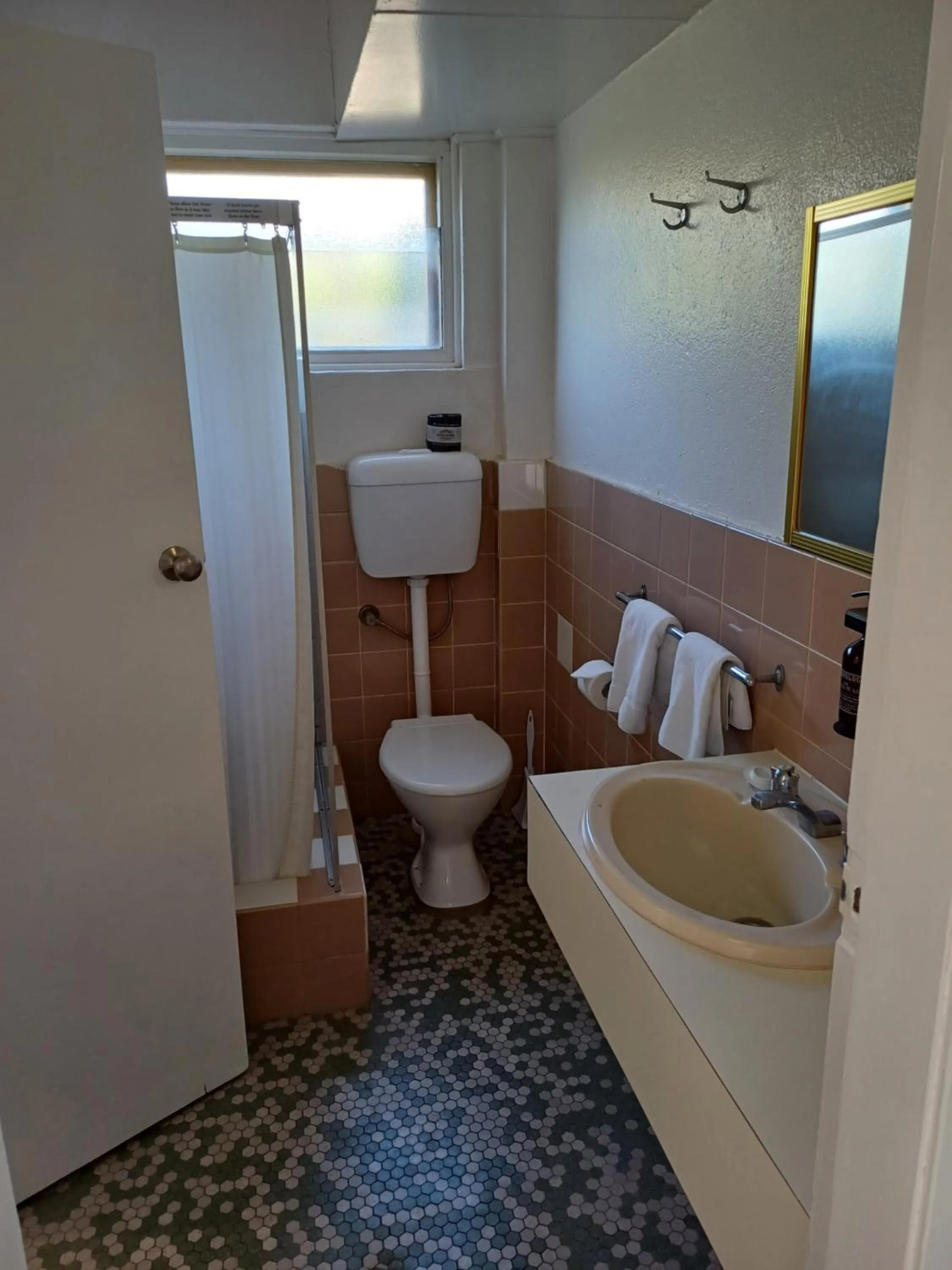 Shower in Billabong Motel