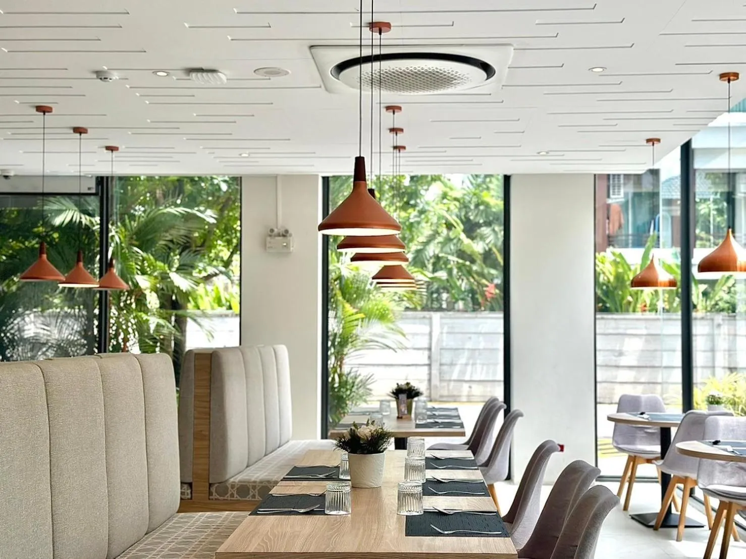 Restaurant/places to eat in Canalis Suvarnabhumi Airport Hotel