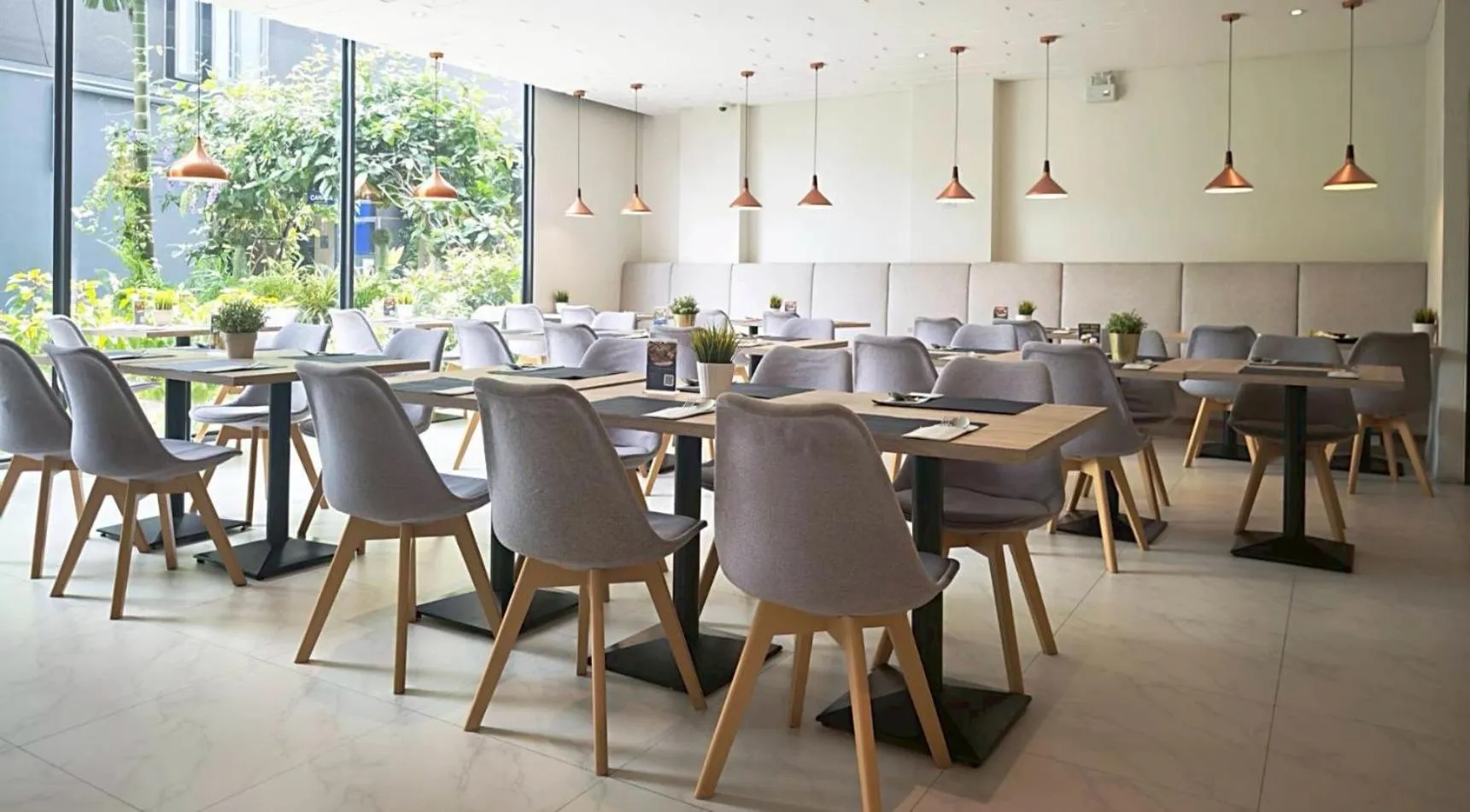 Restaurant/places to eat in Canalis Suvarnabhumi Airport Hotel